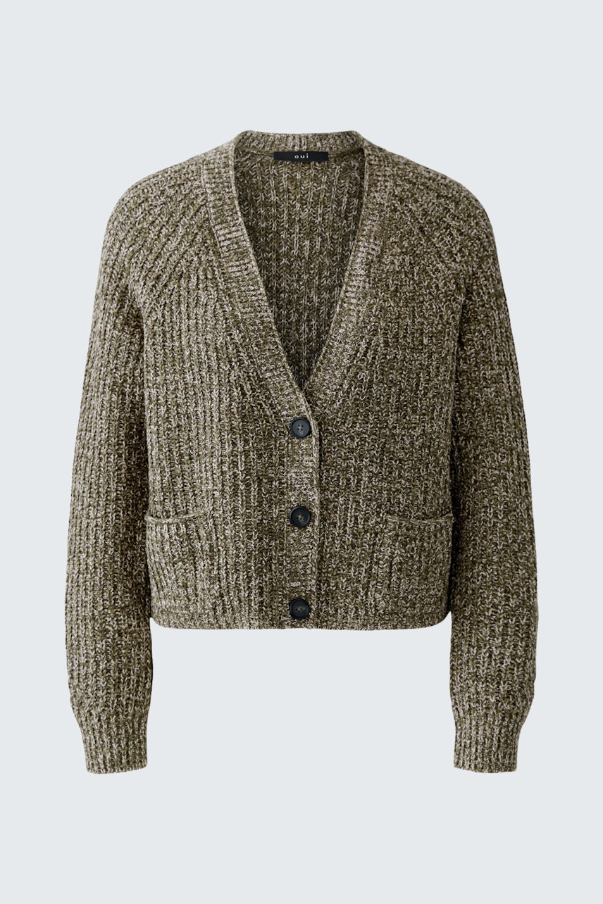 Bequeme Damen-Strickjacke in Olivgrün mit Knöpfen und zwei Taschen, ideal für lässige Outfits.