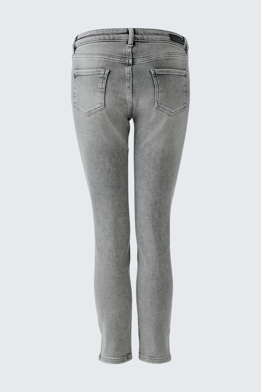 Damen Jeans Skinny: Graue, figurbetonte Jeans mit schmalem Bein und klassischem Design.
