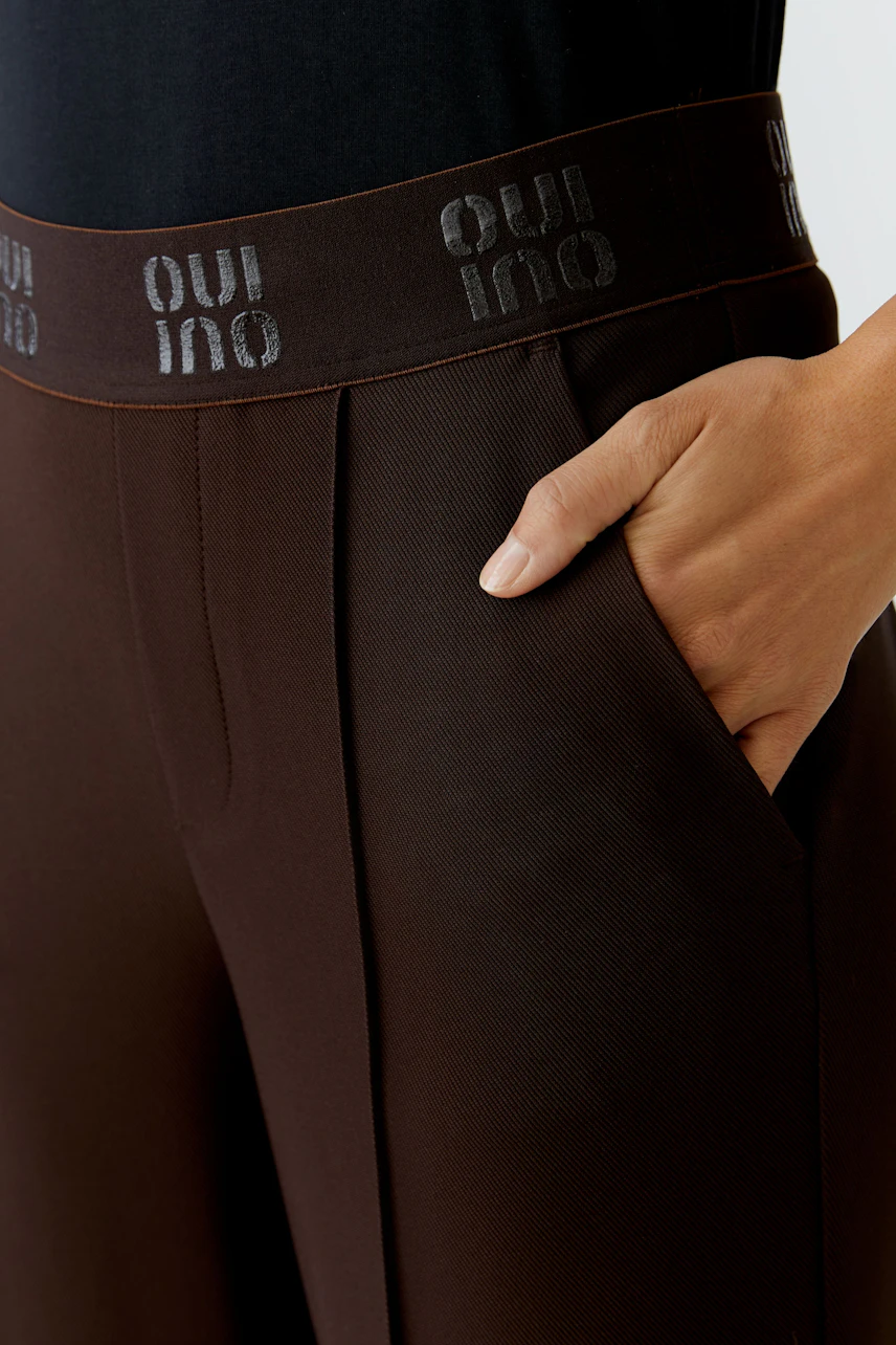 Comfortable women's pants with a wide waistband and side pockets, perfect for casual wear.