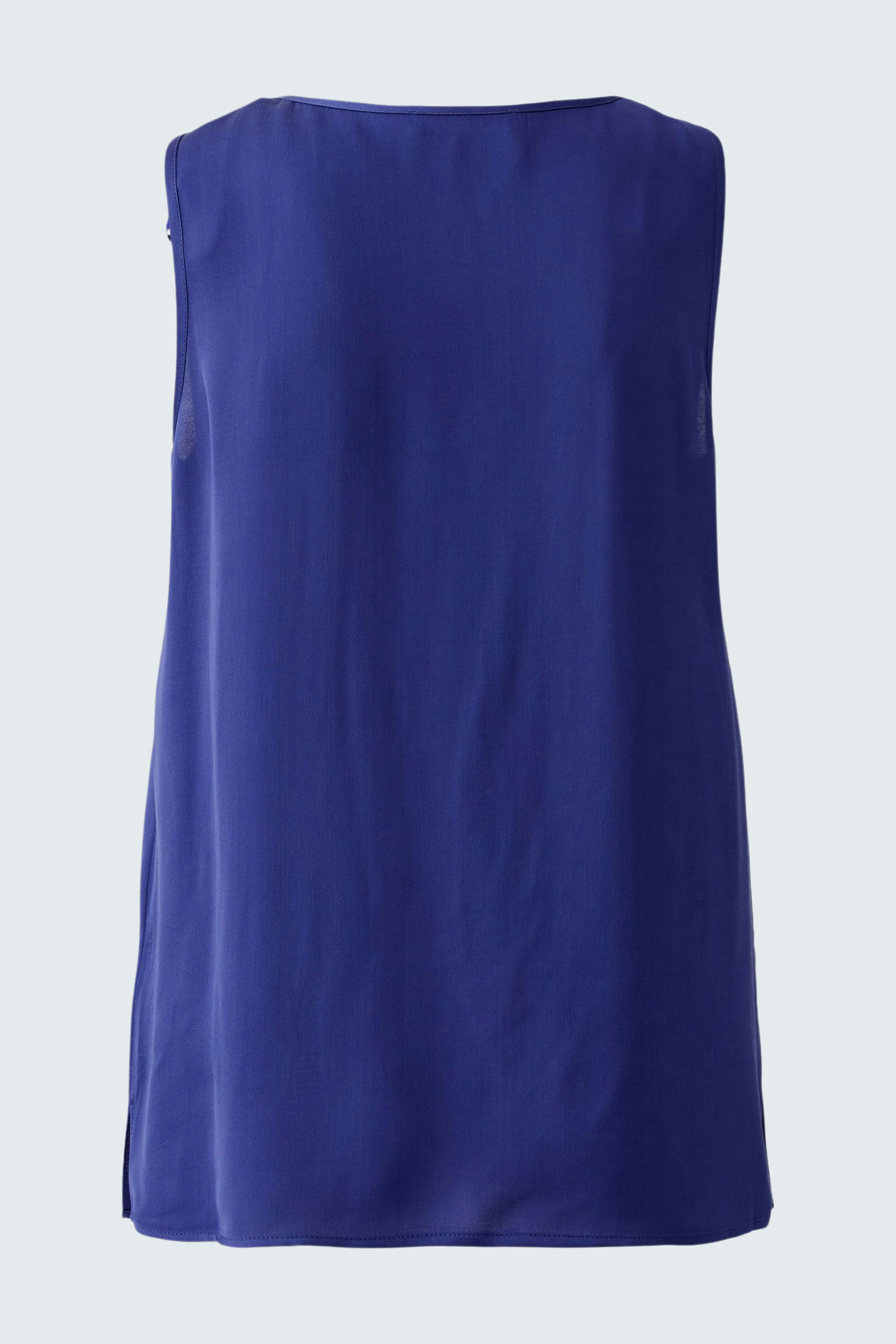 Casual women's top: A sleeveless blue top with a simple design, perfect for warm days.