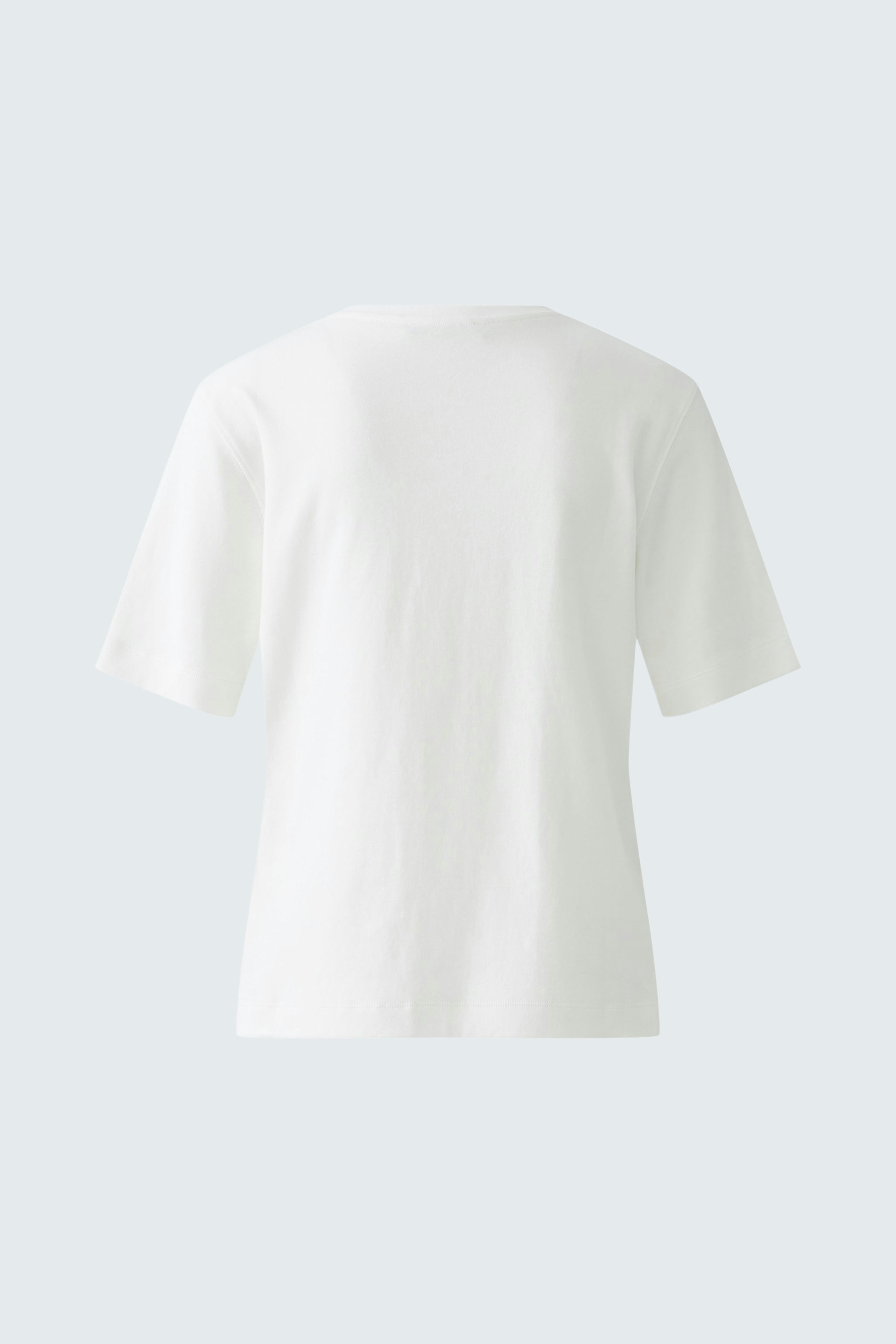 Stylish women's T-shirt: A simple white tee with short sleeves, perfect for casual wear.