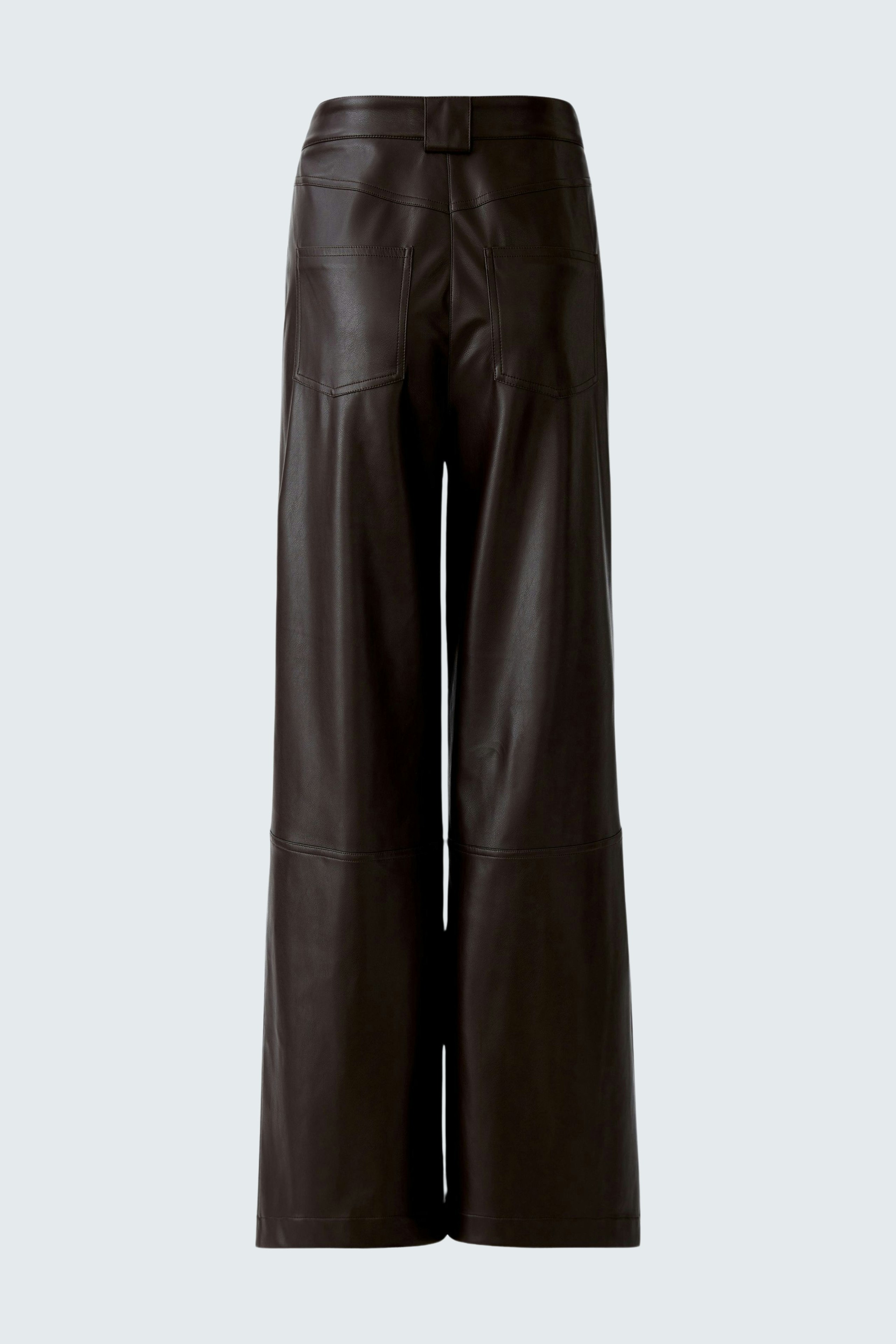 Wide-leg trousers: A woman in dark brown pleated trousers, showcasing a modern and casual style.