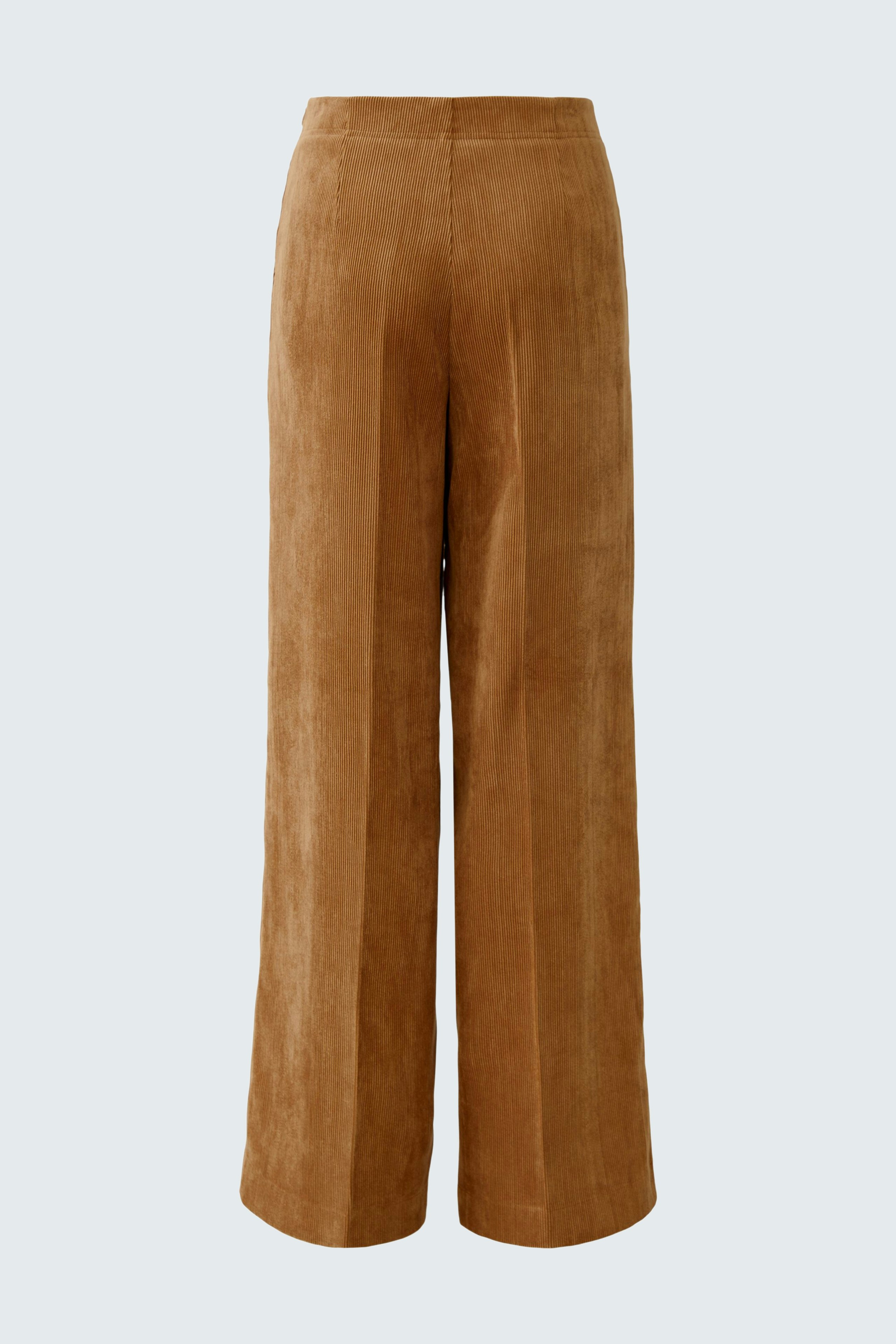 Casual women's cord pants in warm brown, featuring a wide-leg design for comfort and style.