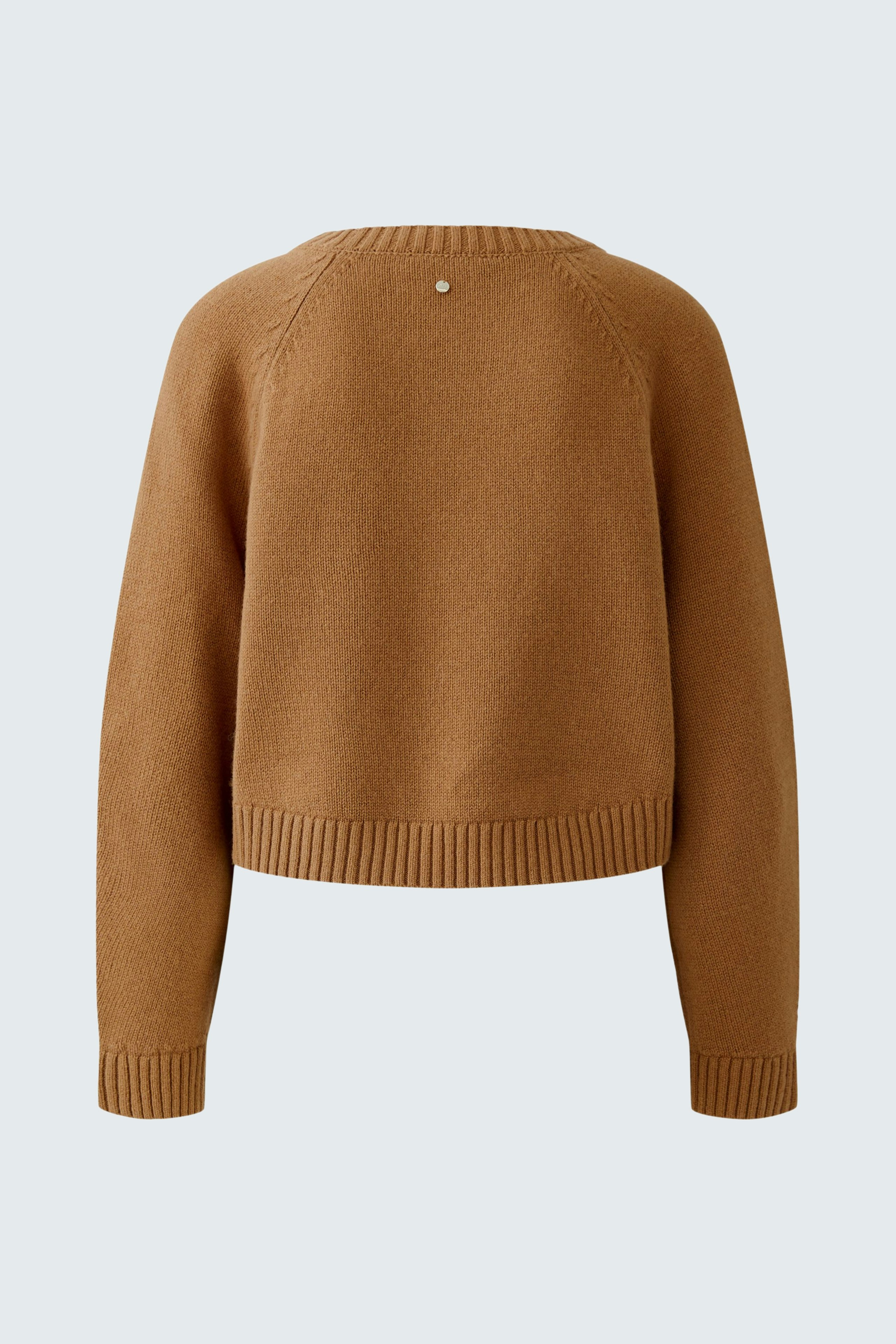 Casual women's pullover in warm brown, featuring a relaxed fit and ribbed hem.