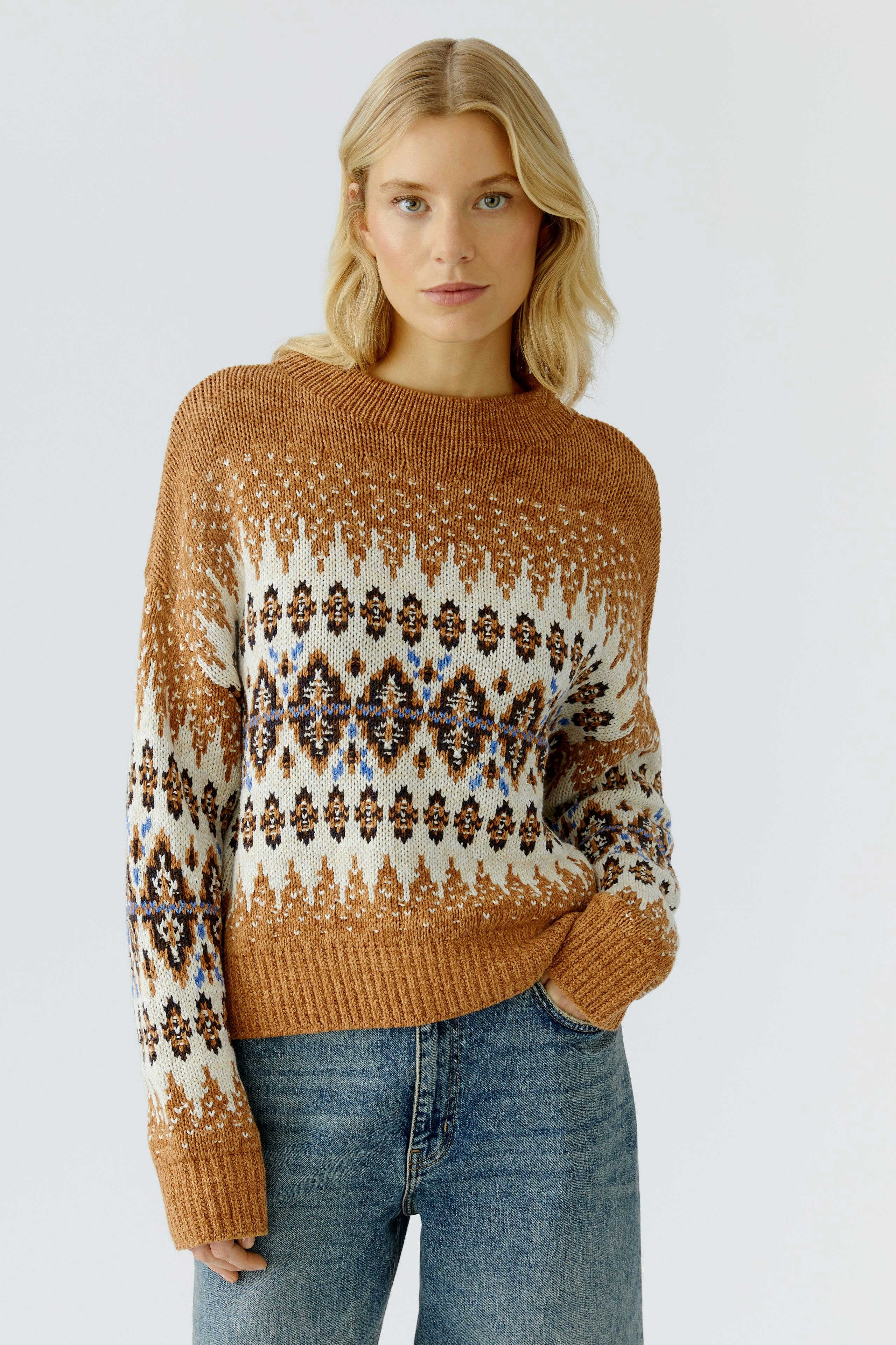 Casual women's pullover: A woman in a brown patterned pullover with a relaxed fit and round neckline.