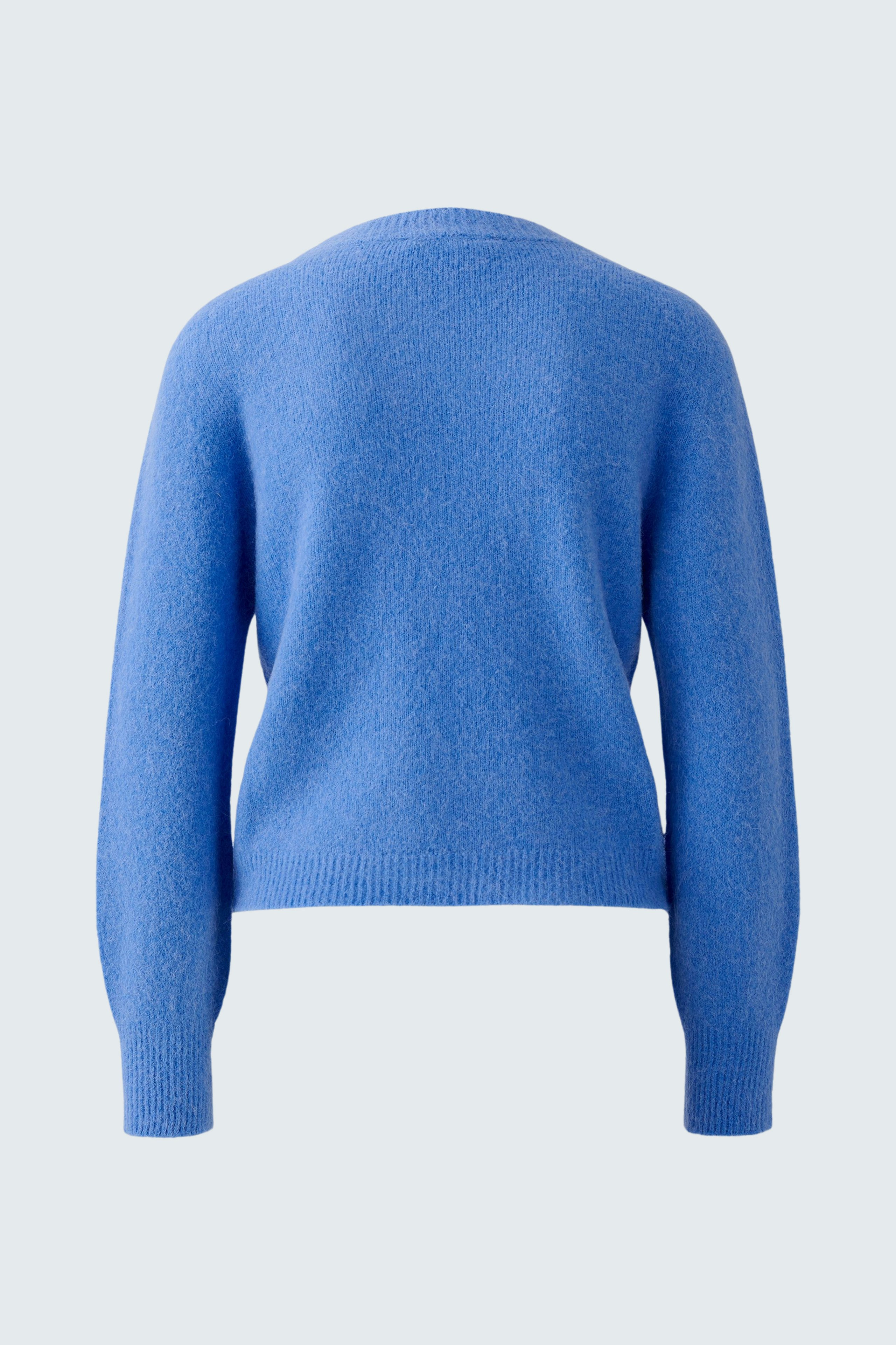 Casual women's pullover in soft blue, featuring a relaxed fit and round neckline.