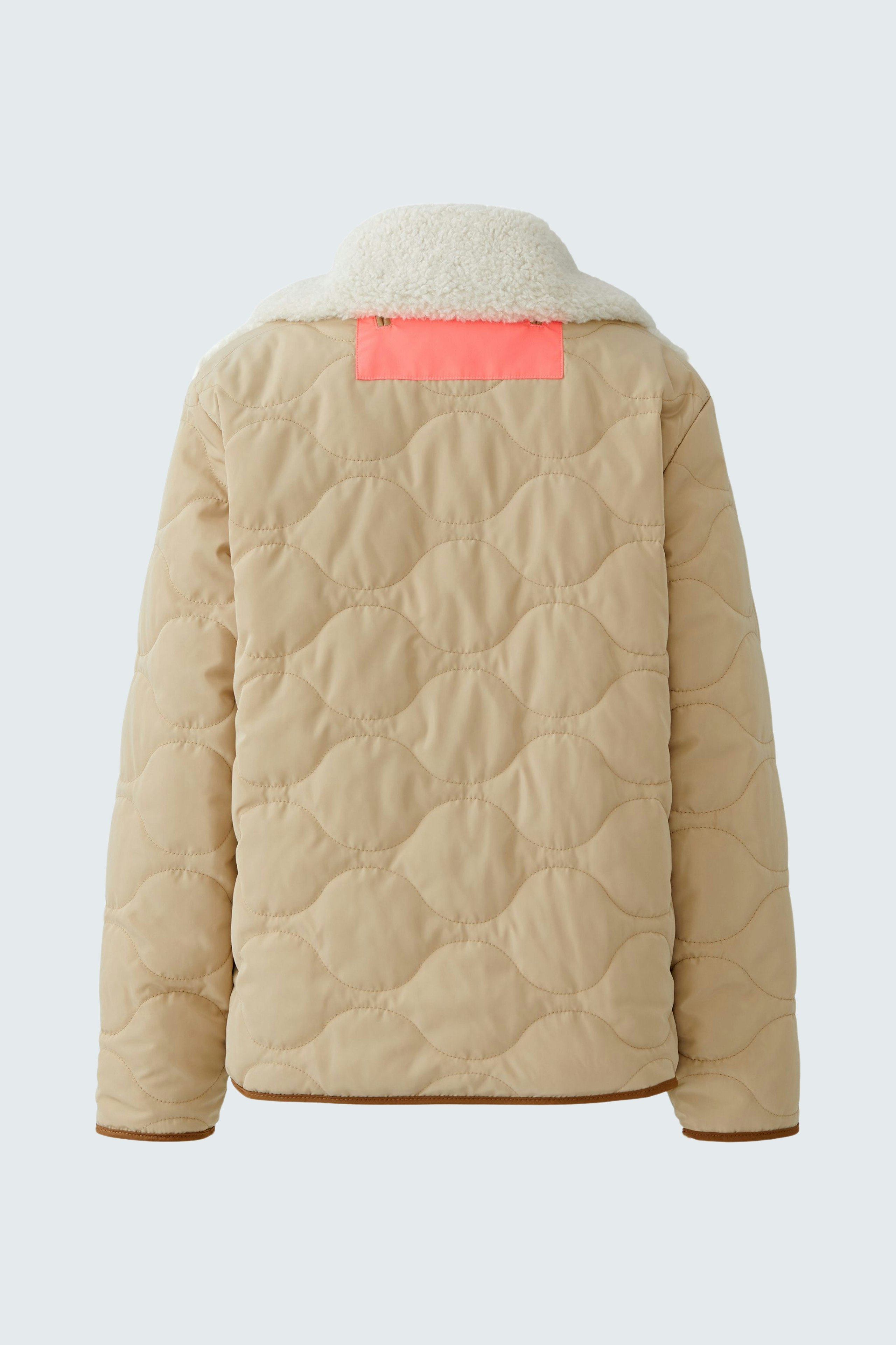 Casual women's outdoor jacket: Beige quilted jacket with a cozy collar, perfect for chilly days.