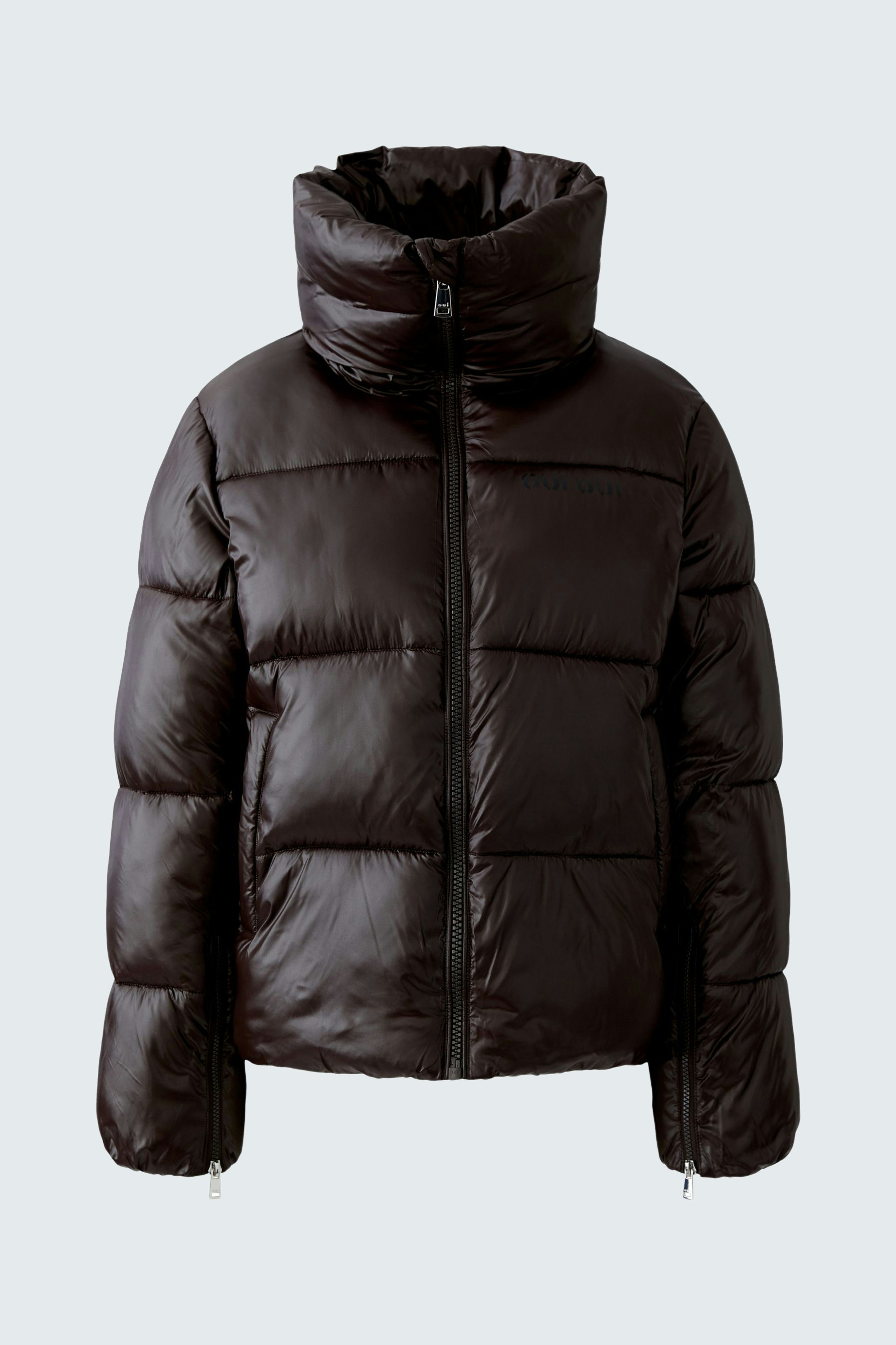 Casual women's outdoor jacket: A stylish dark puffer jacket with a high collar, perfect for chilly days.
