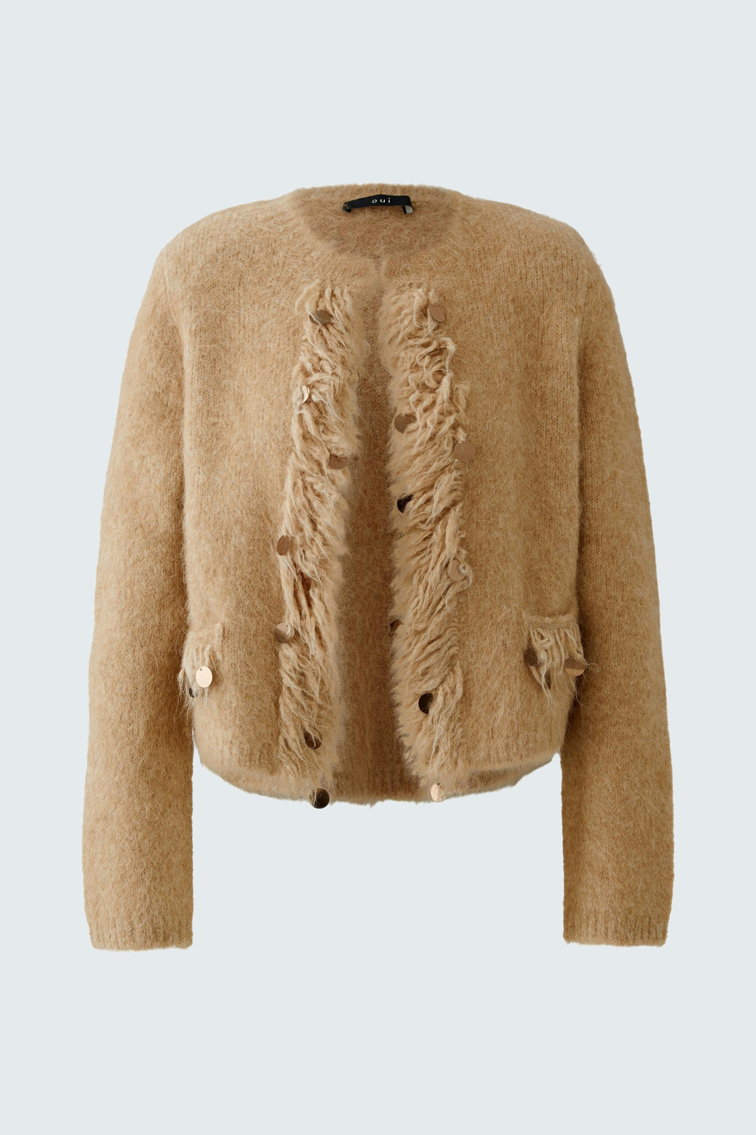 Casual women's cardigan: Soft beige cardigan with frayed edges and button details.