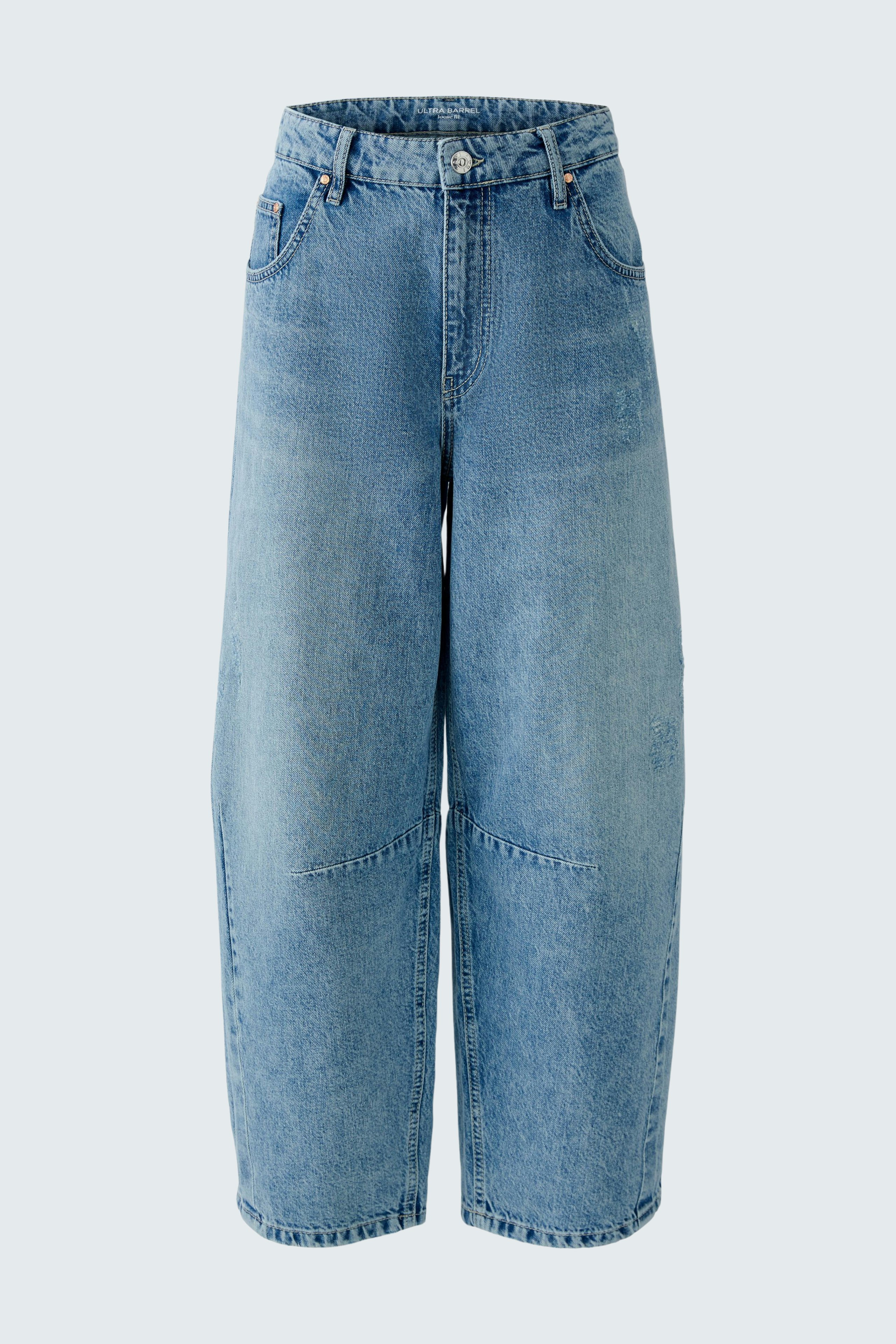 Casual women's jeans barrel: Light blue, wide-leg design with a relaxed fit.