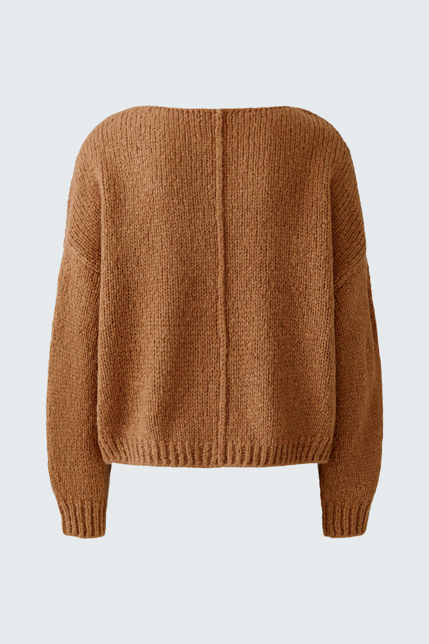 Casual women's pullover: Cozy brown knit pullover with a relaxed fit and dropped shoulders.