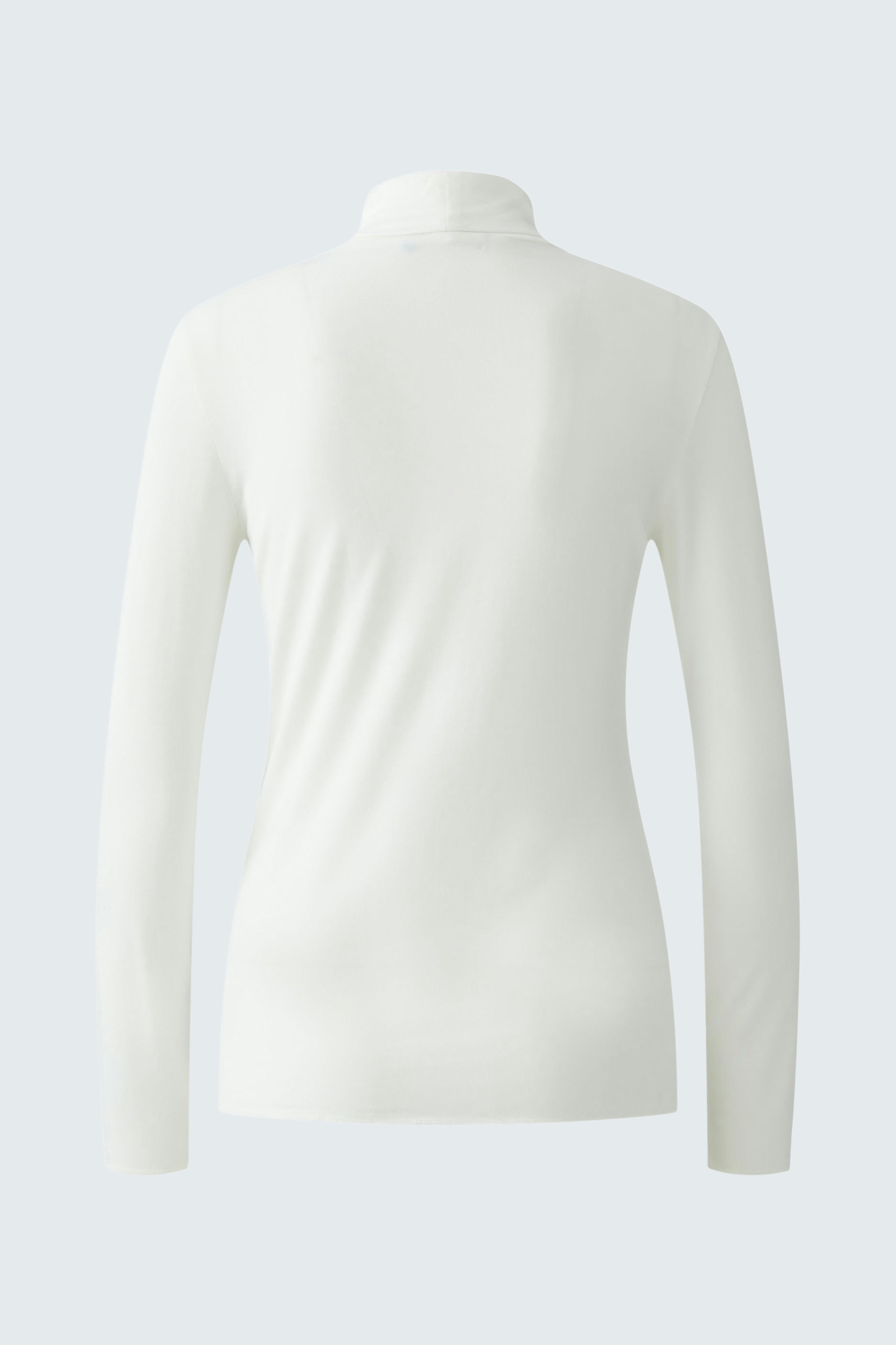 Casual women's long-sleeve shirt in white, featuring a simple design and a comfortable fit.