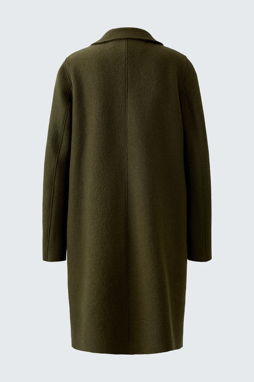 Damen Wollmantel: Rückansicht eines grünen, schlichten Wollmantels mit geradem Schnitt.