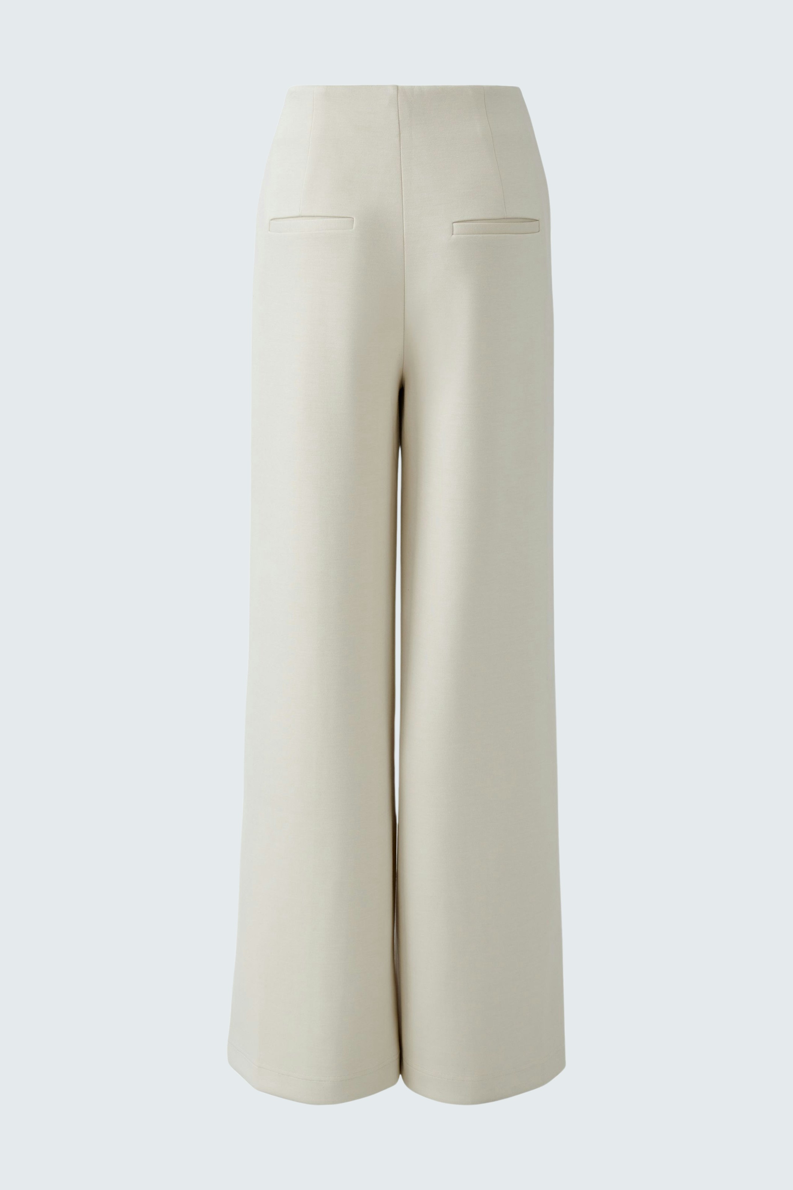 Bequeme Damen-Hose in hellem Beige mit weitem Bein und zwei Gesäßtaschen.