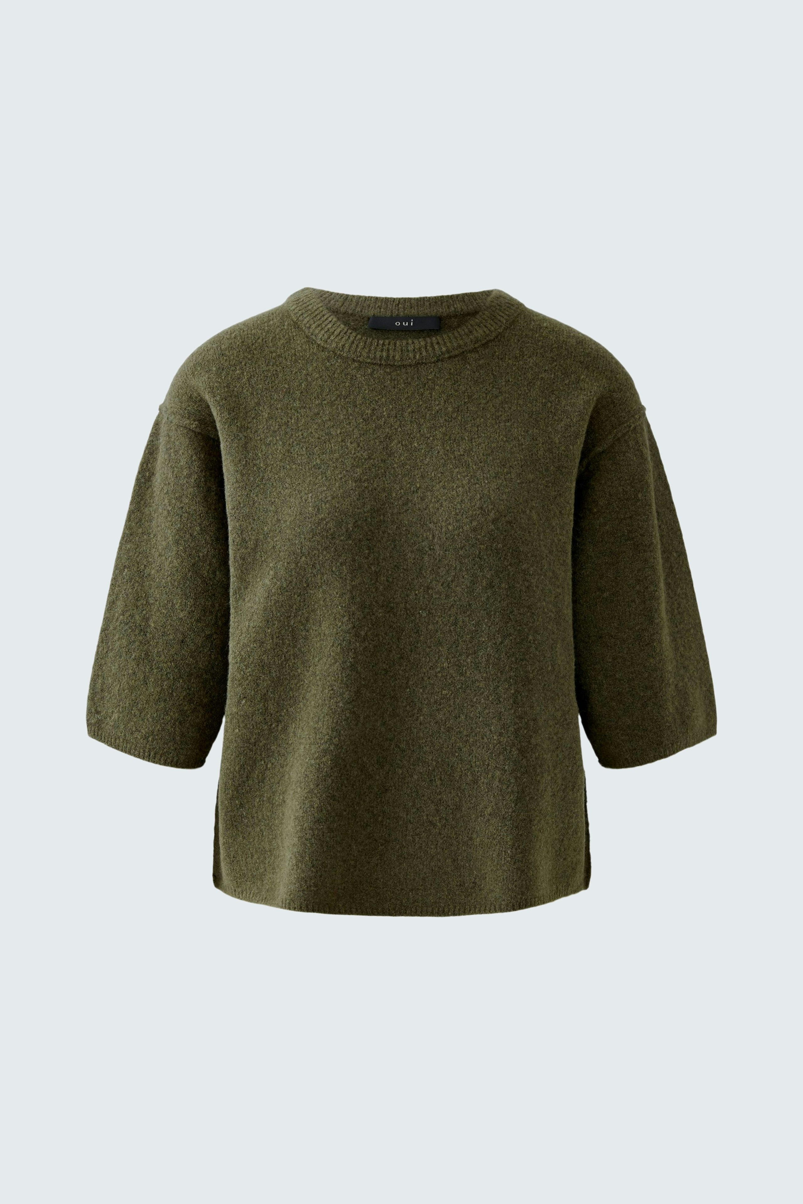 Casual women's pullover in olive green with short sleeves and a relaxed fit.