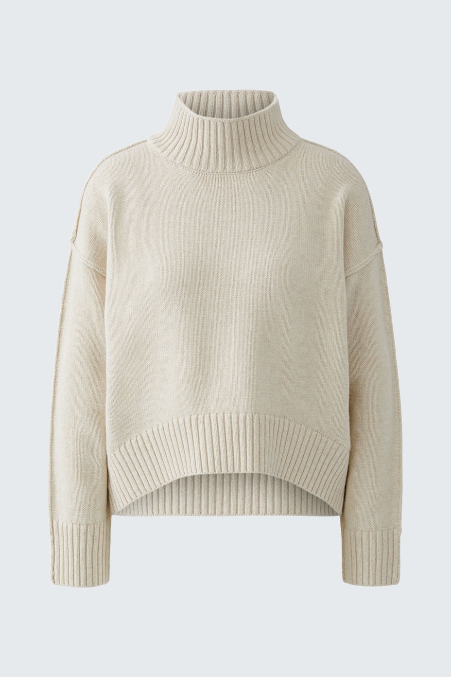 Beiger Damen-Pullover mit hohem Kragen und lässigem Schnitt, ideal für entspannte Looks.