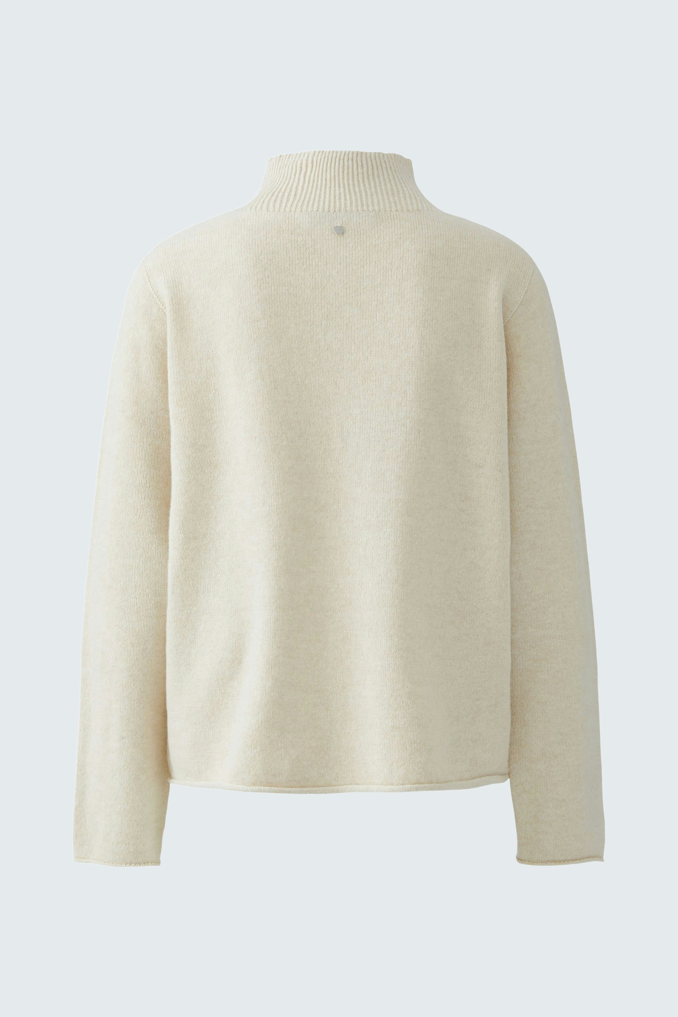 Casual women's pullover: A cream-colored pullover with a high neck, perfect for everyday wear.