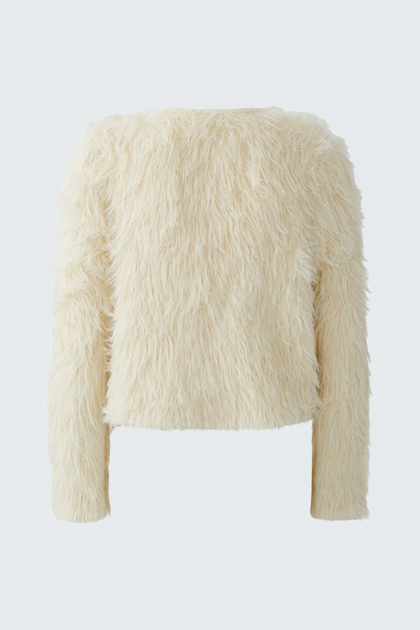 Cozy women's cardigan in soft, fluffy fabric, perfect for casual layering.