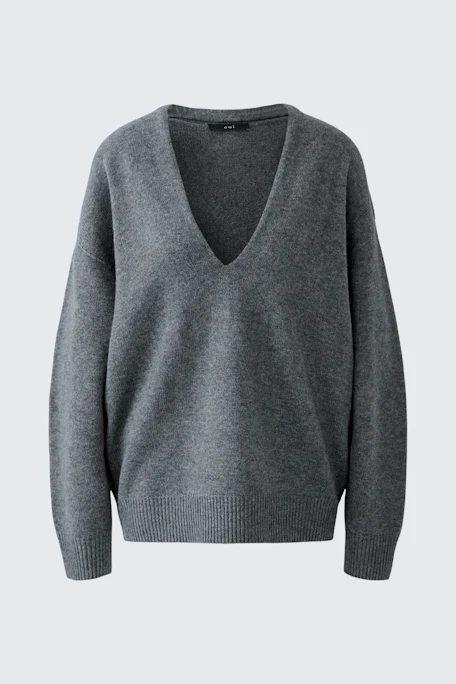 Casual women's pullover: Soft gray V-neck pullover with relaxed fit, perfect for everyday wear.
