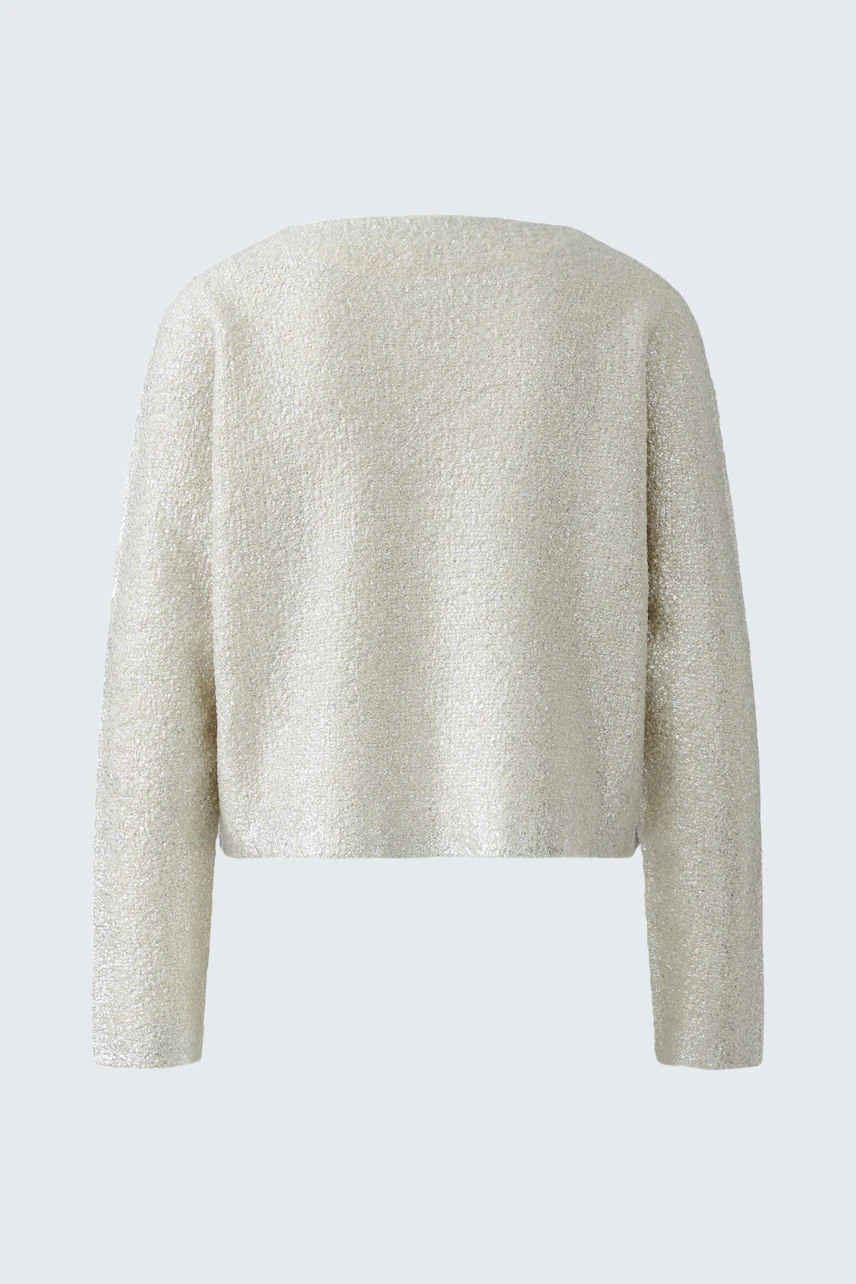 Casual women's pullover: Soft, light gray, cropped design with long sleeves, perfect for layering.