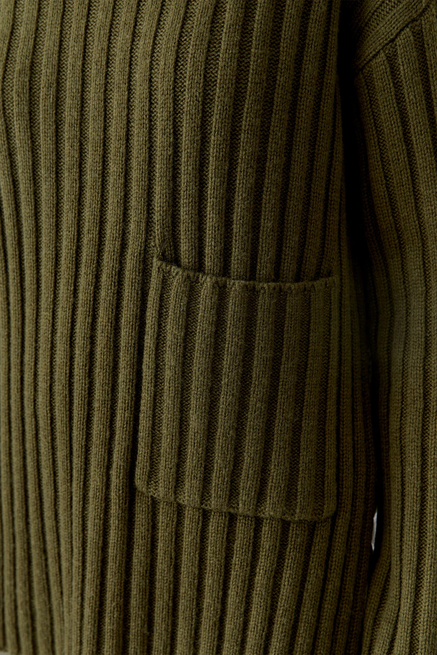 Casual women's pullover in olive green with ribbed texture and a pocket detail.
