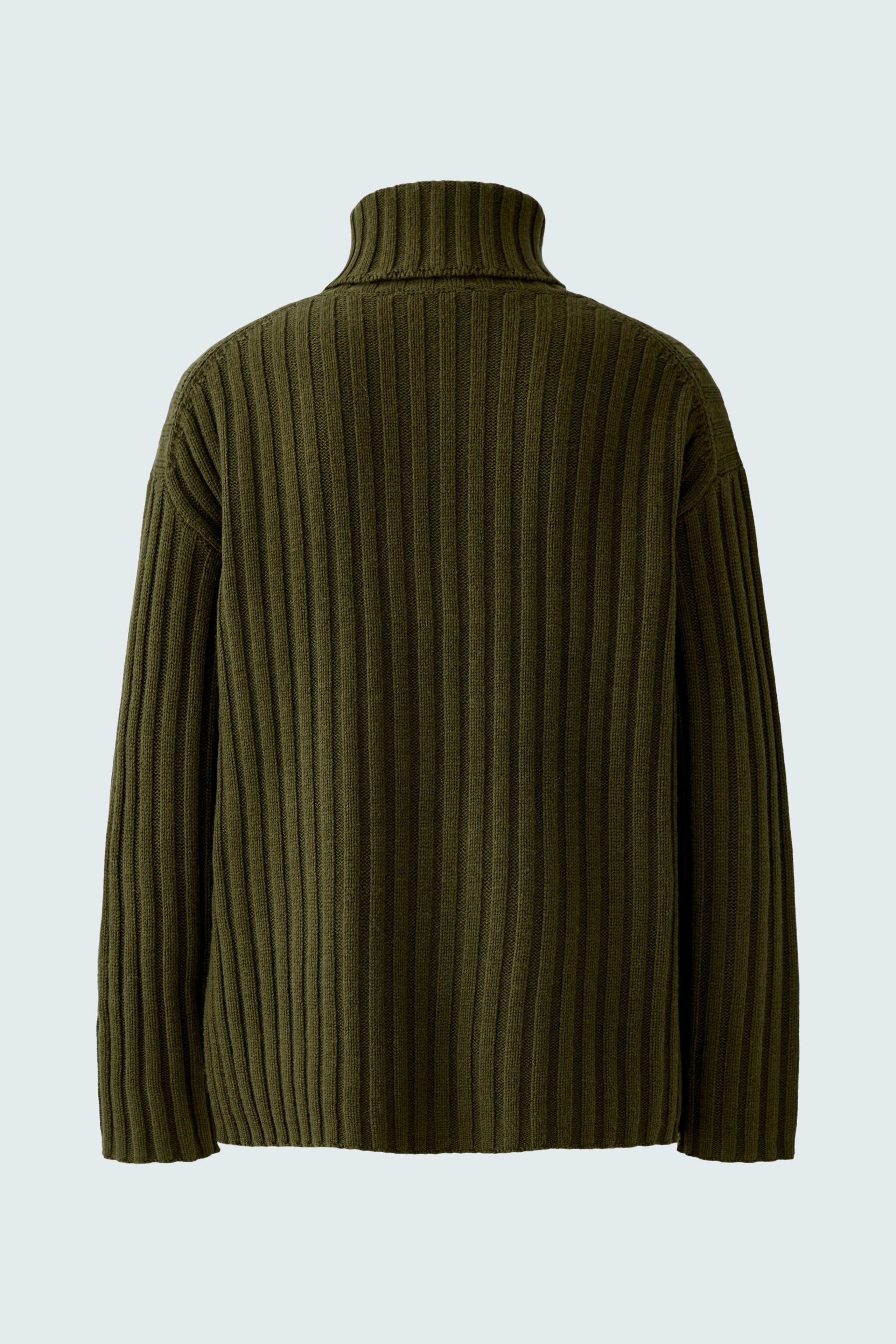 Damen-Pullover: Rückansicht eines olivgrünen, gerippten Pullovers mit hohem Kragen.