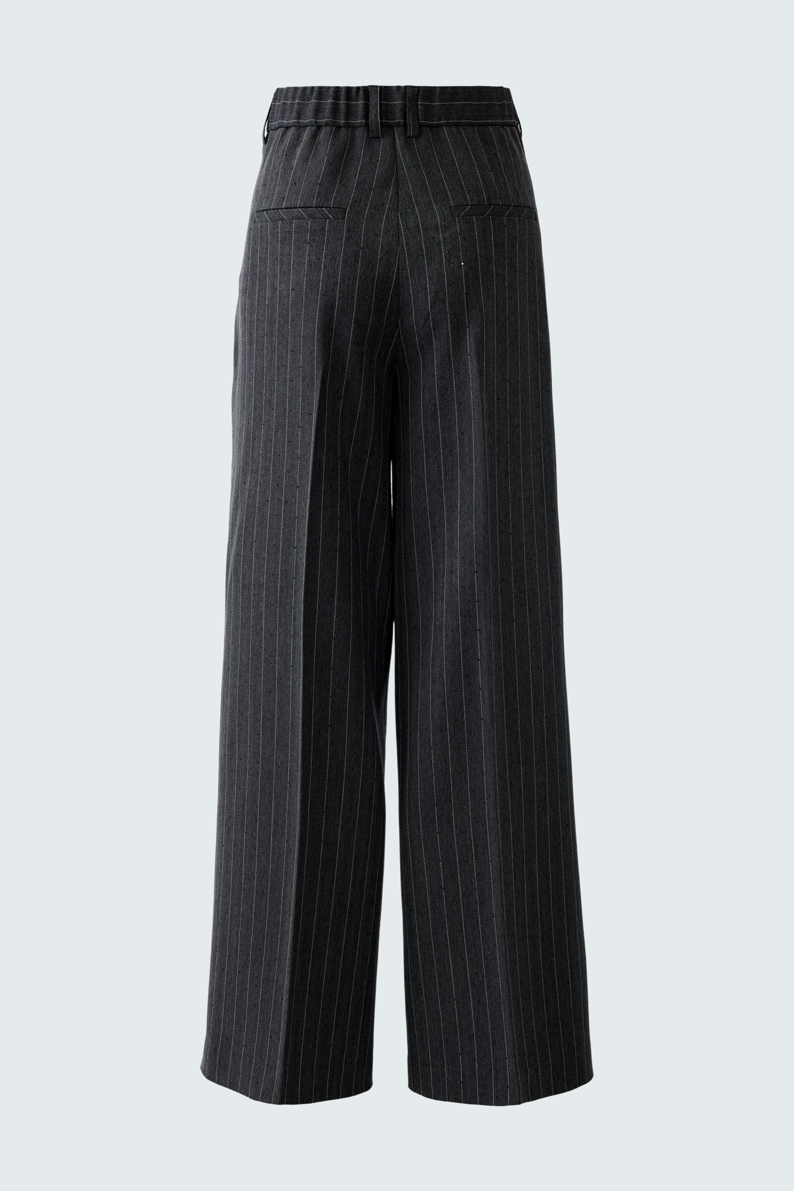 Stylish women's pleated trousers in black with pinstripes, featuring a comfortable waistband.