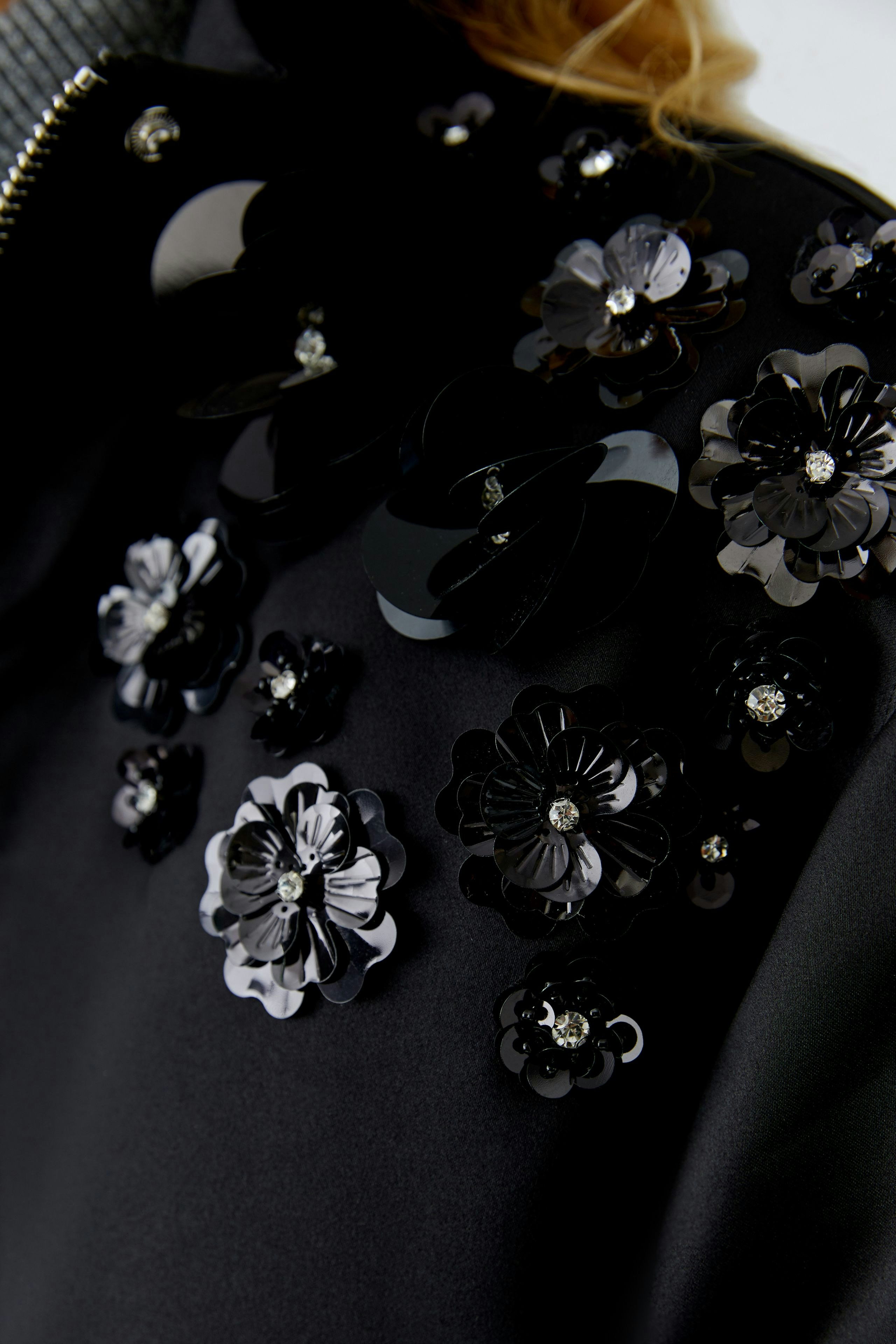 Stylish women's blouson with floral embellishments, perfect for casual outings.