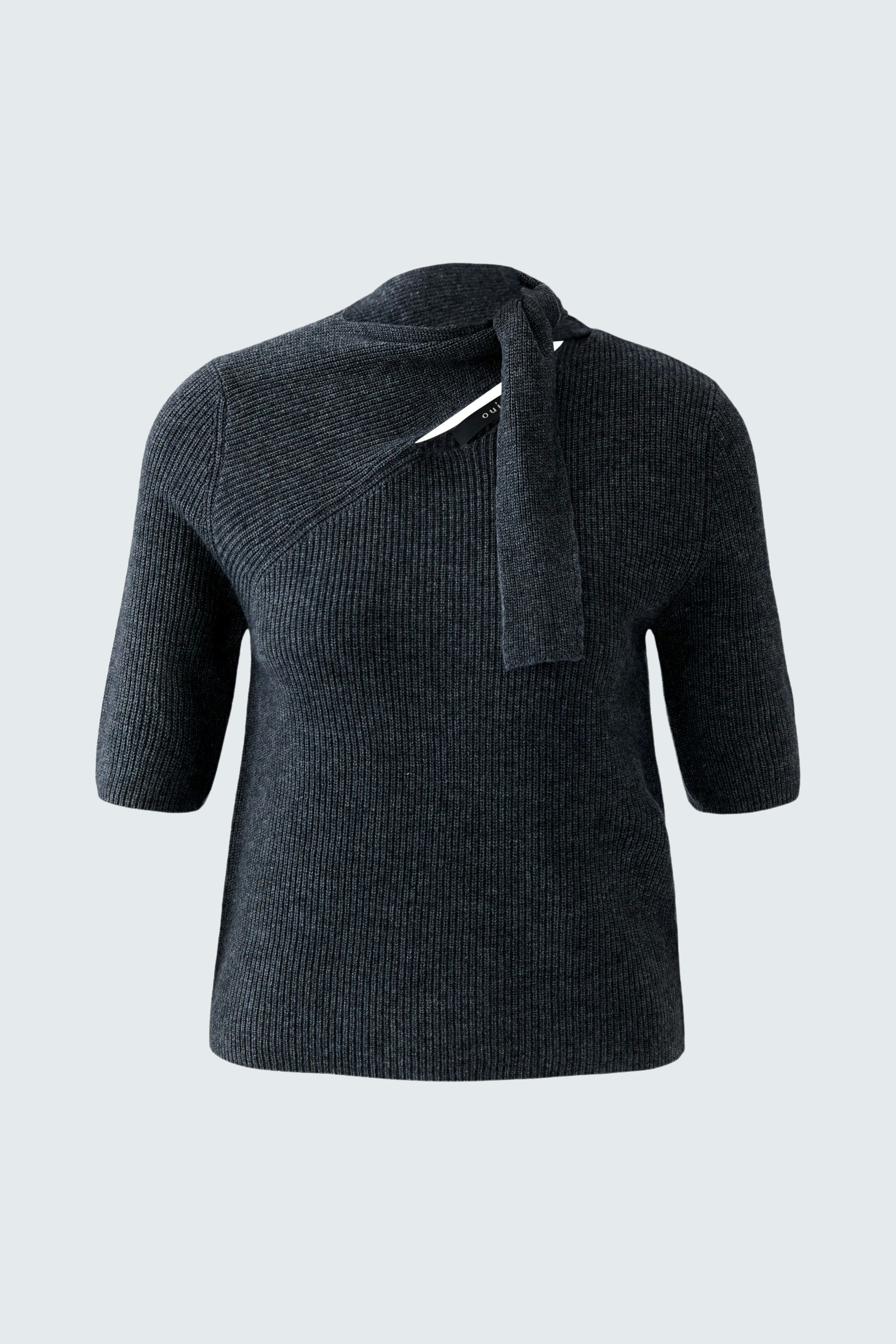 Damen-Pullover in Dunkelgrau mit kurzem Arm und schickem Halstuch-Detail.