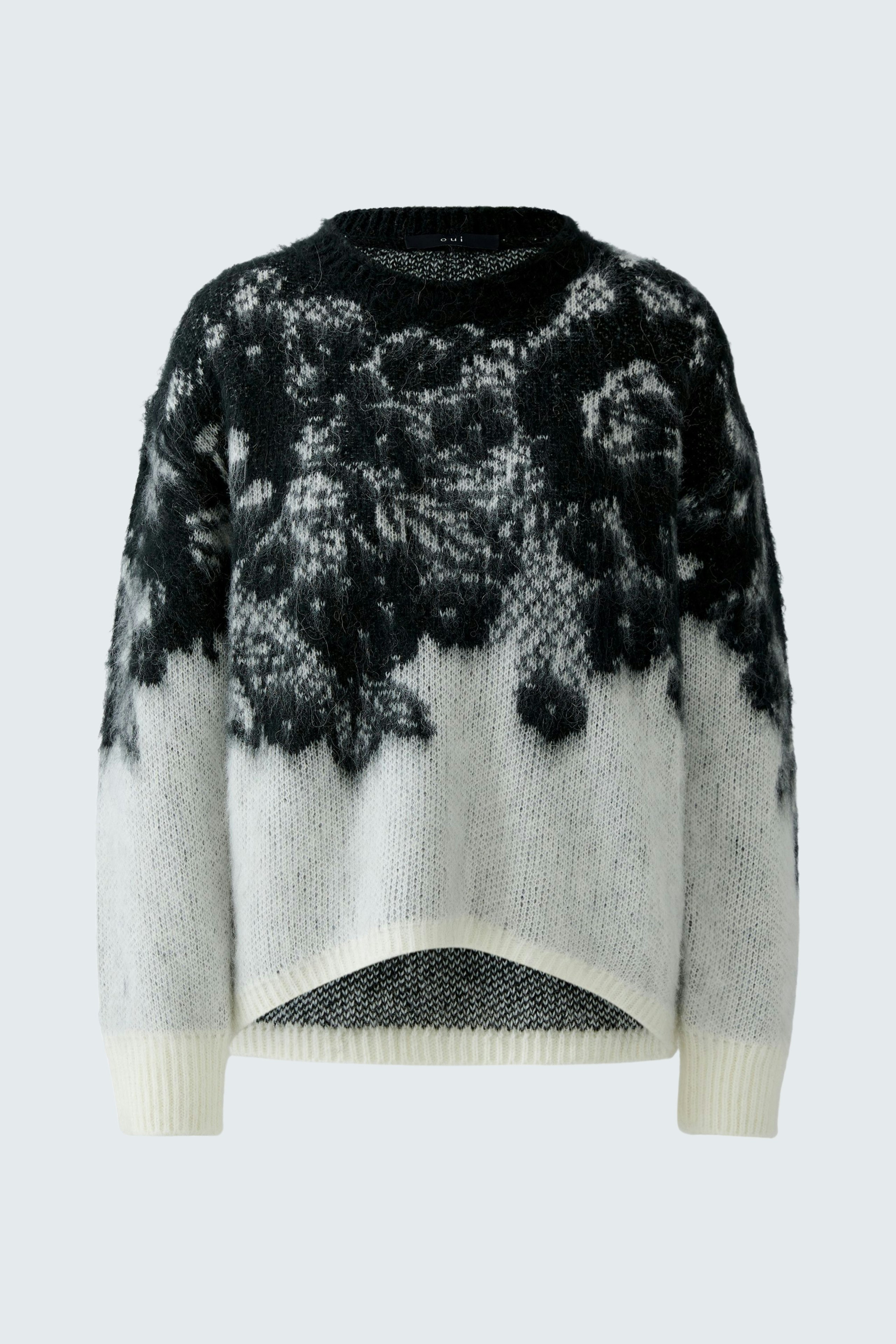 Casual women's pullover: Soft black and white knit with a unique pattern, perfect for everyday wear.