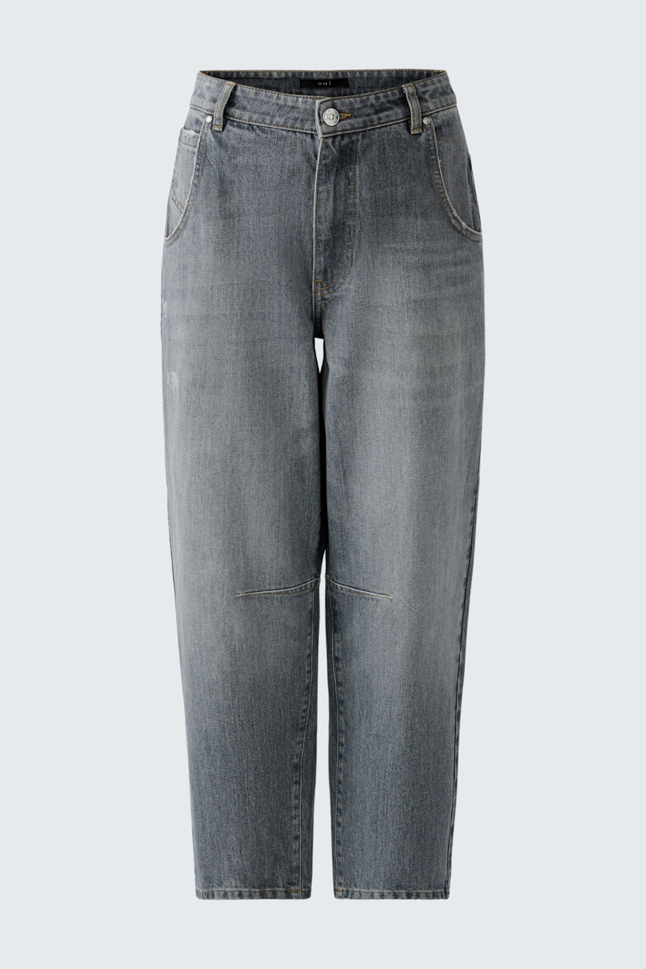 Bequeme Jeans Barrel für Damen in hellem Denim, lässiger Schnitt und praktische Taschen.