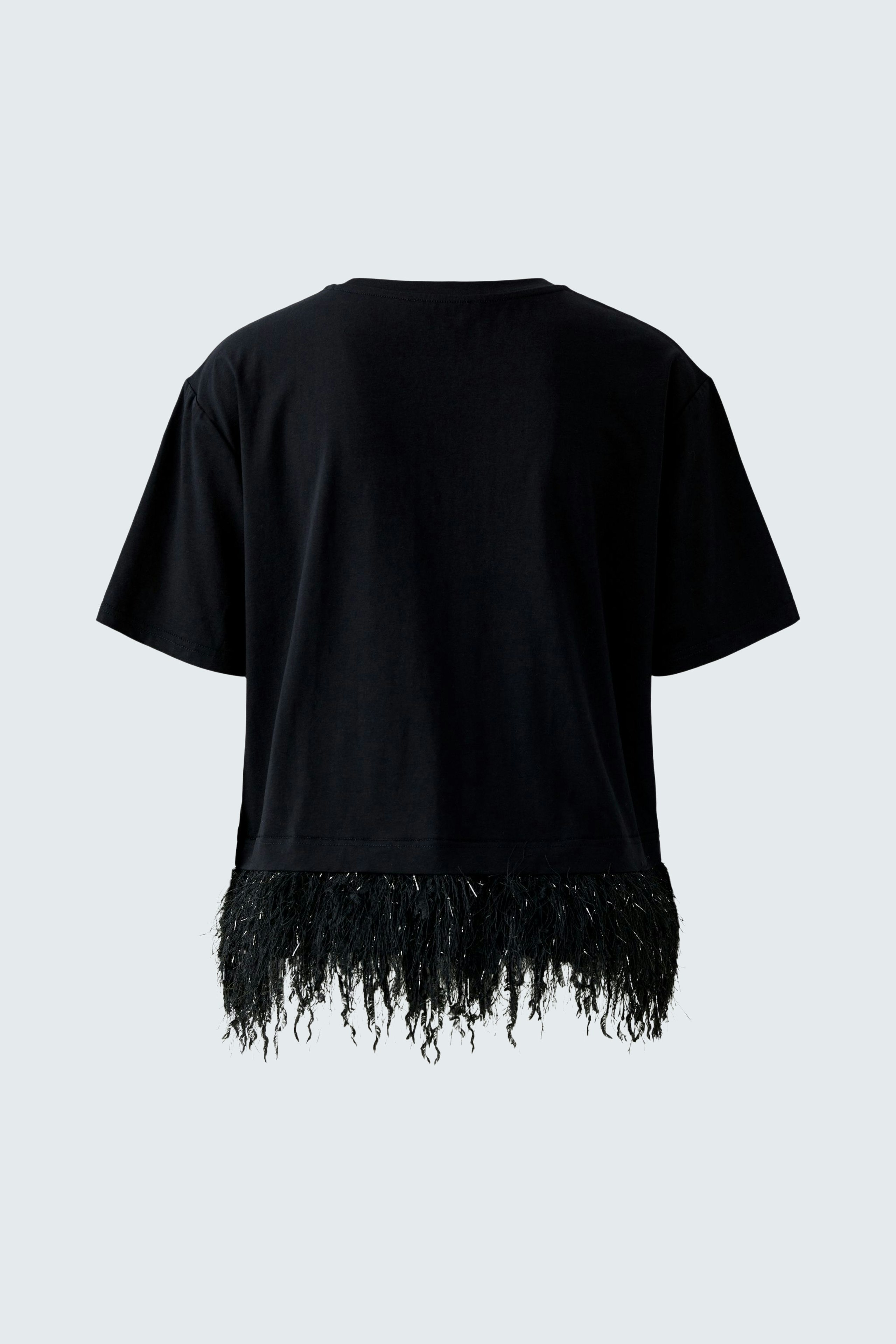 Casual women's T-shirt: Black top with fringe detailing at the hem, perfect for everyday wear.