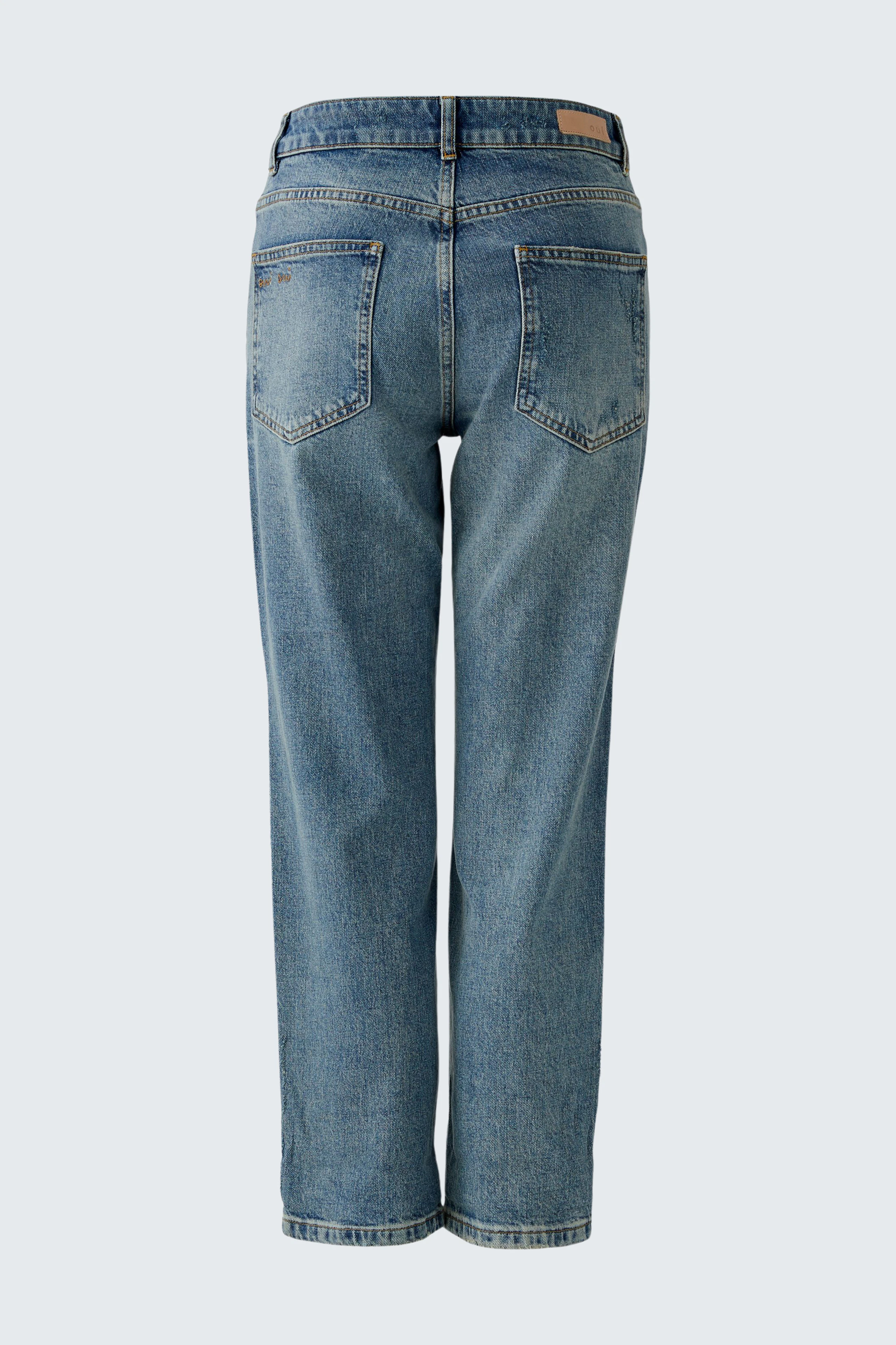 Casual women's jeans: Back view of relaxed-fit blue denim with classic pockets.