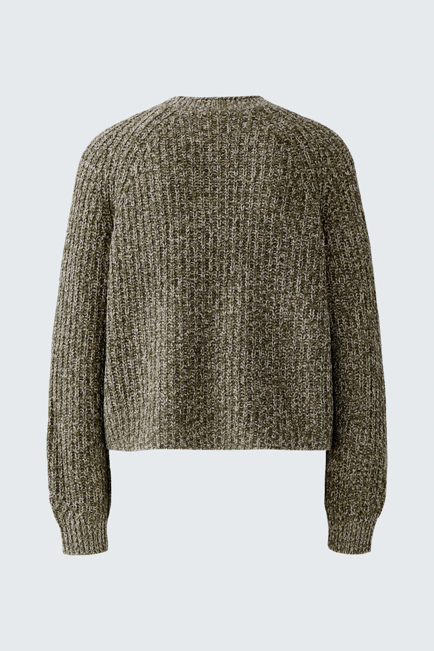 Casual women's cardigan in a textured knit, featuring a relaxed fit and long sleeves.