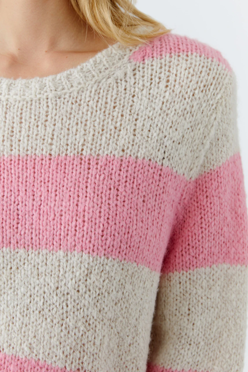 Bequemer Damen-Pullover: Strickpullover mit pinken und beigen Streifen, ideal für lässige Outfits.