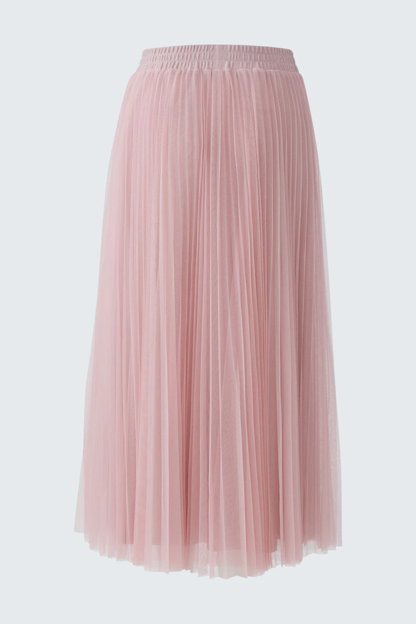 Light pink pleated skirt: A flowing design with a comfortable waistband, perfect for casual wear.