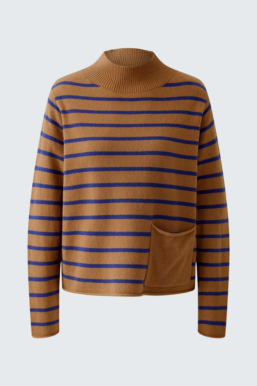 Bequemer Damen-Pullover in Braun mit blauen Streifen und praktischer Tasche.