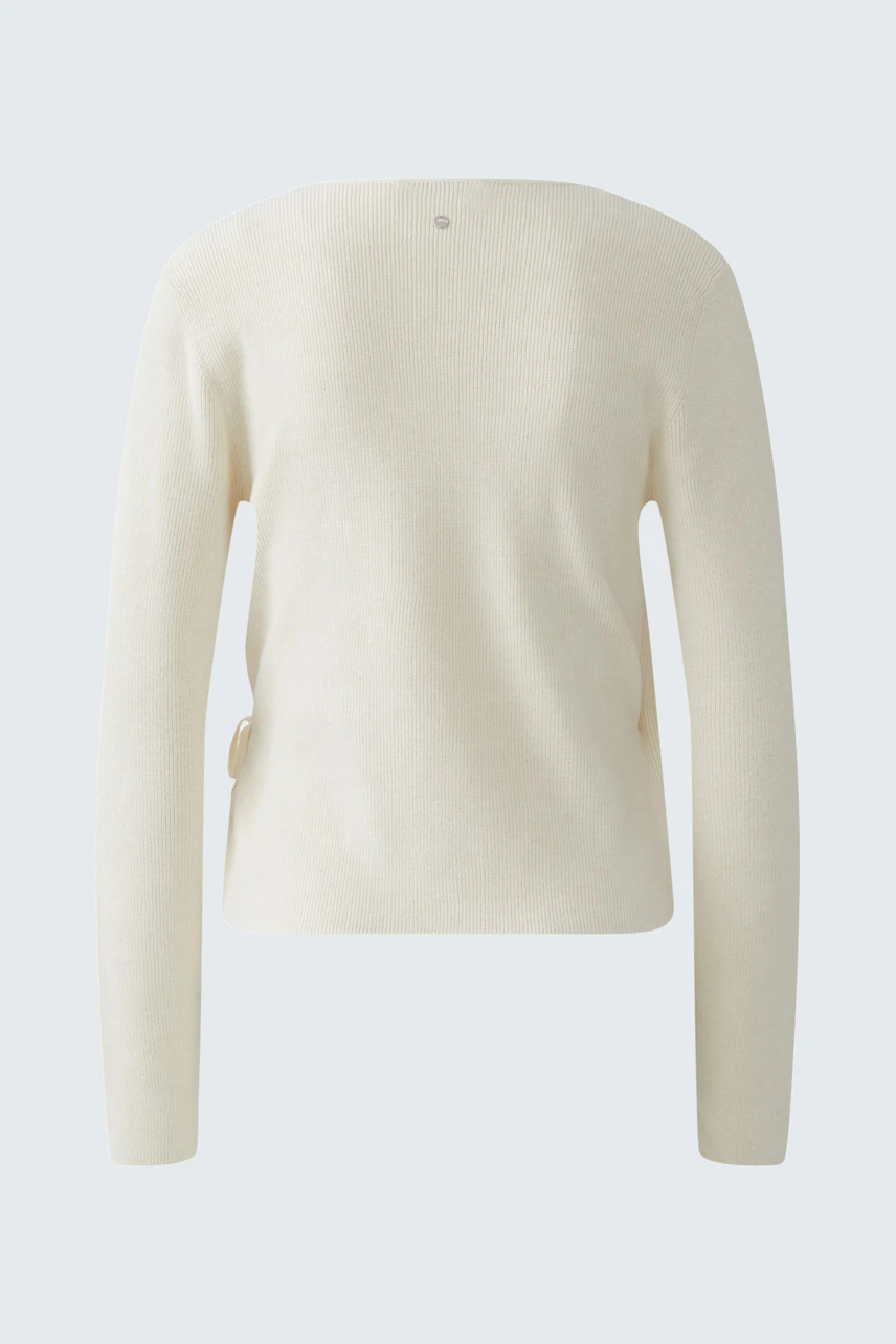 Bequemer Damen-Pullover in Cremefarbe mit langen Ärmeln und schlichtem Design.