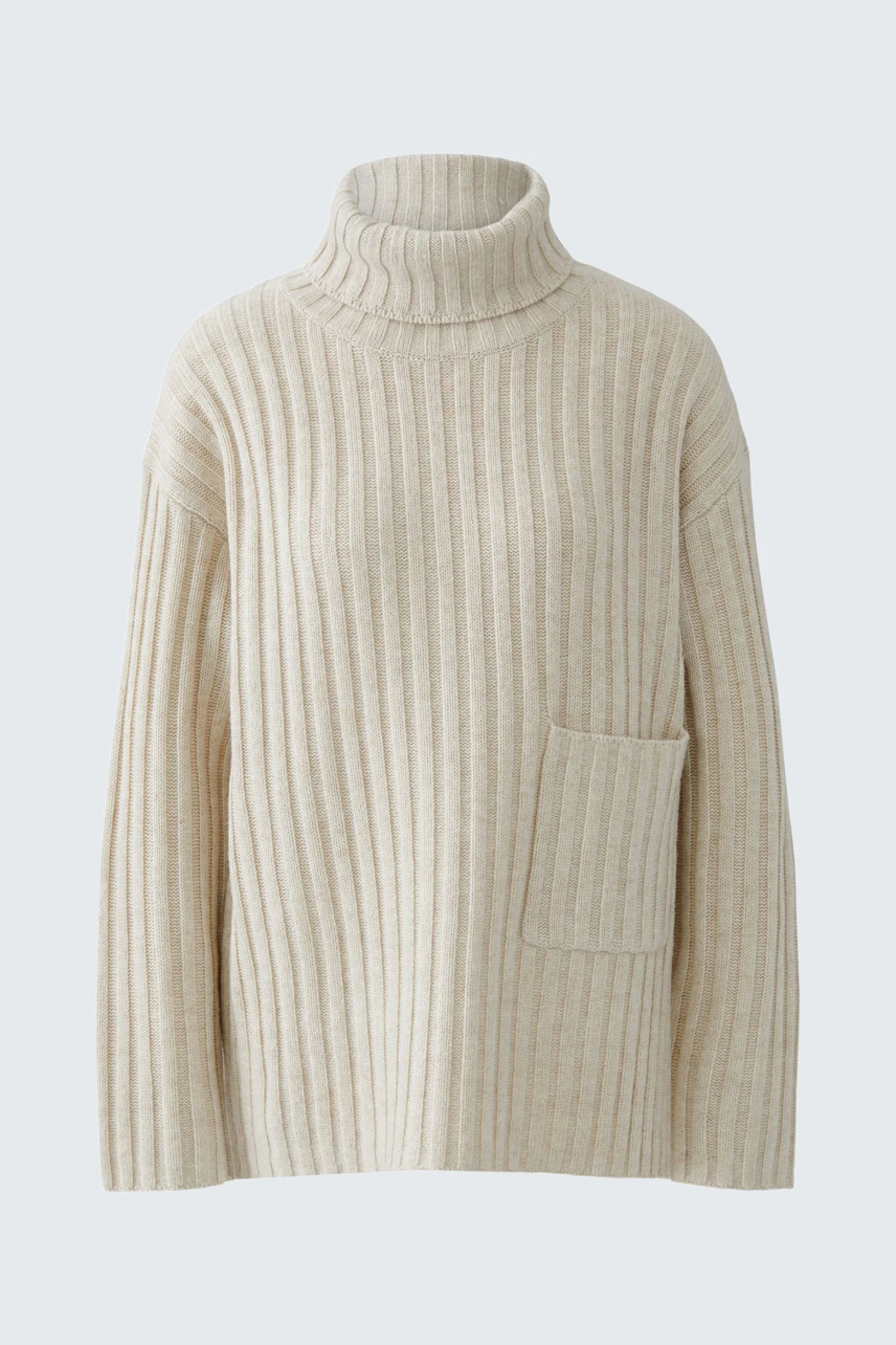 Cozy women's pullover: Cream ribbed design with a high neck and a front pocket.