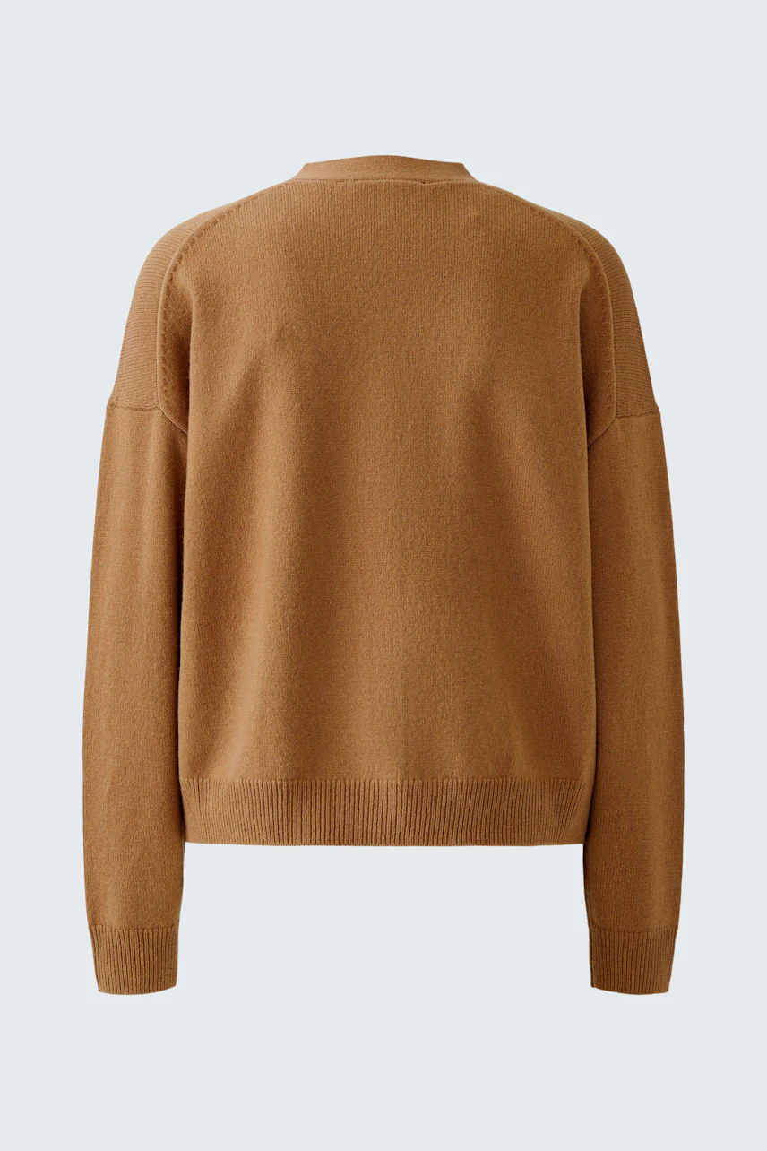 Casual women's cardigan in warm brown, featuring a relaxed fit and soft texture.