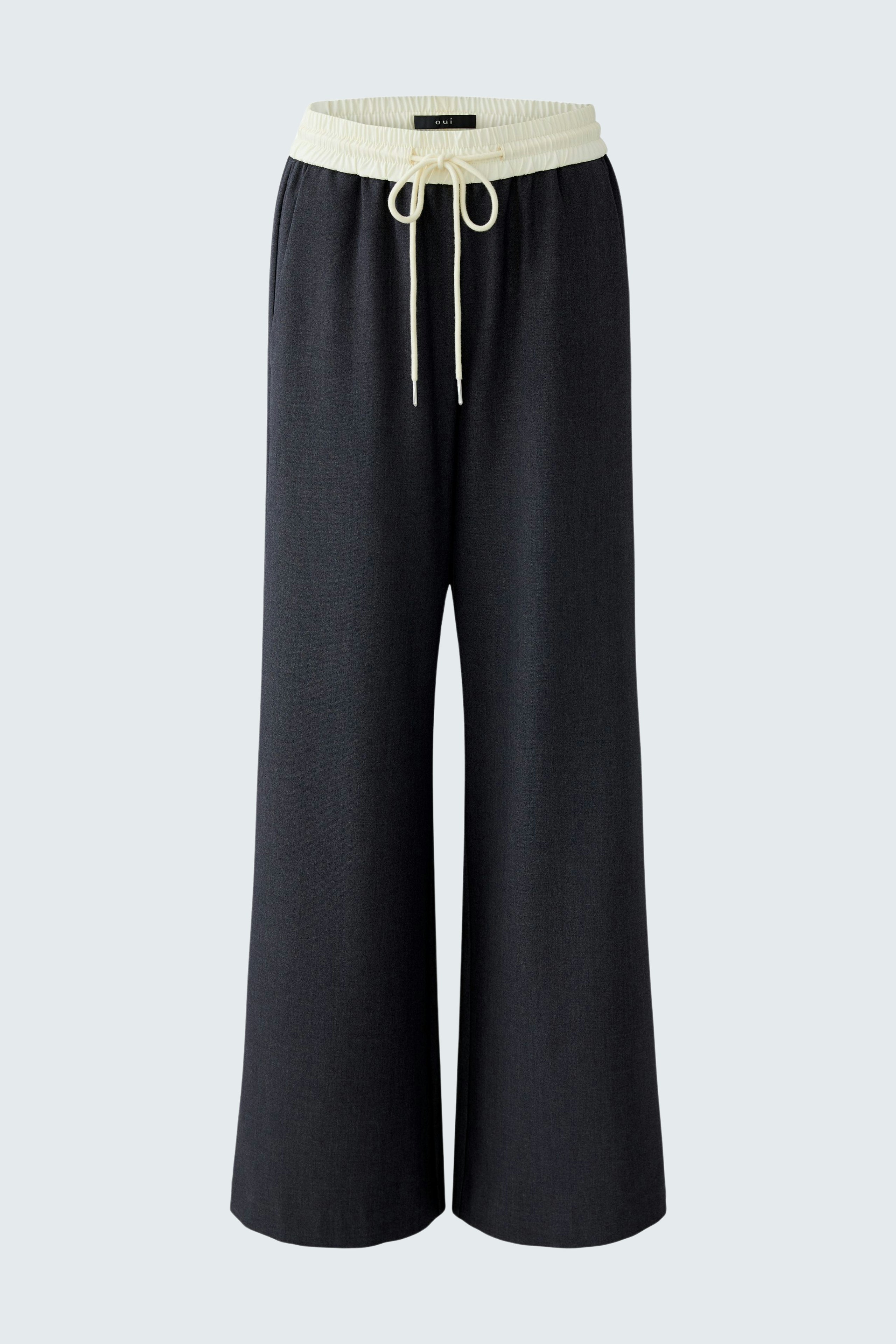Comfortable women's wide-leg trousers with a drawstring waist, perfect for casual wear.