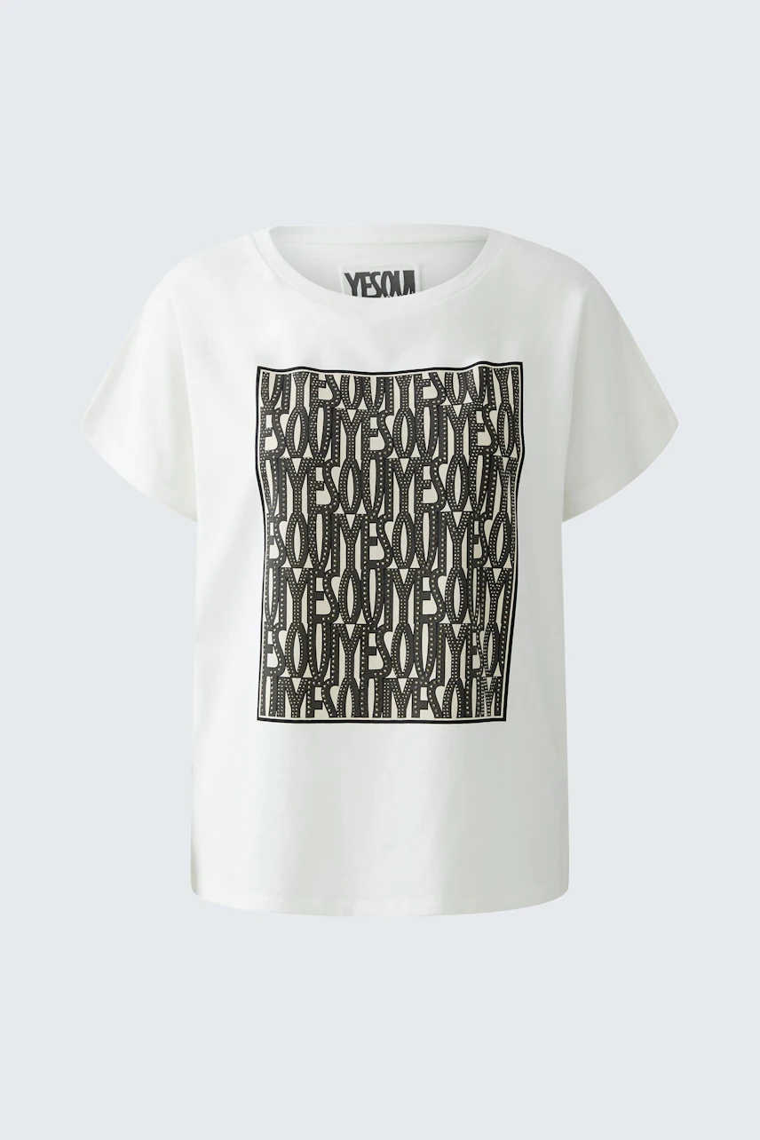 Casual women's T-shirt: White top with bold graphic print, perfect for everyday wear.