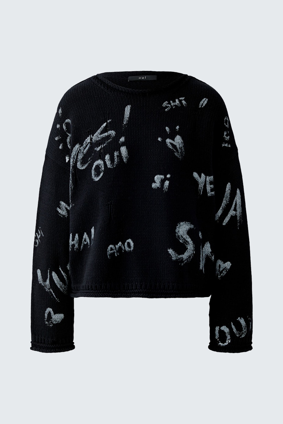 Damen-Pullover: Schwarzer Strickpullover mit bunten Schriftzügen und lässigem Schnitt.