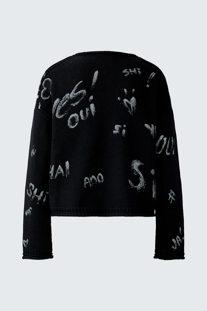 Schwarzer Damen-Pullover mit kreativen Schriftzügen, lässig und modern.