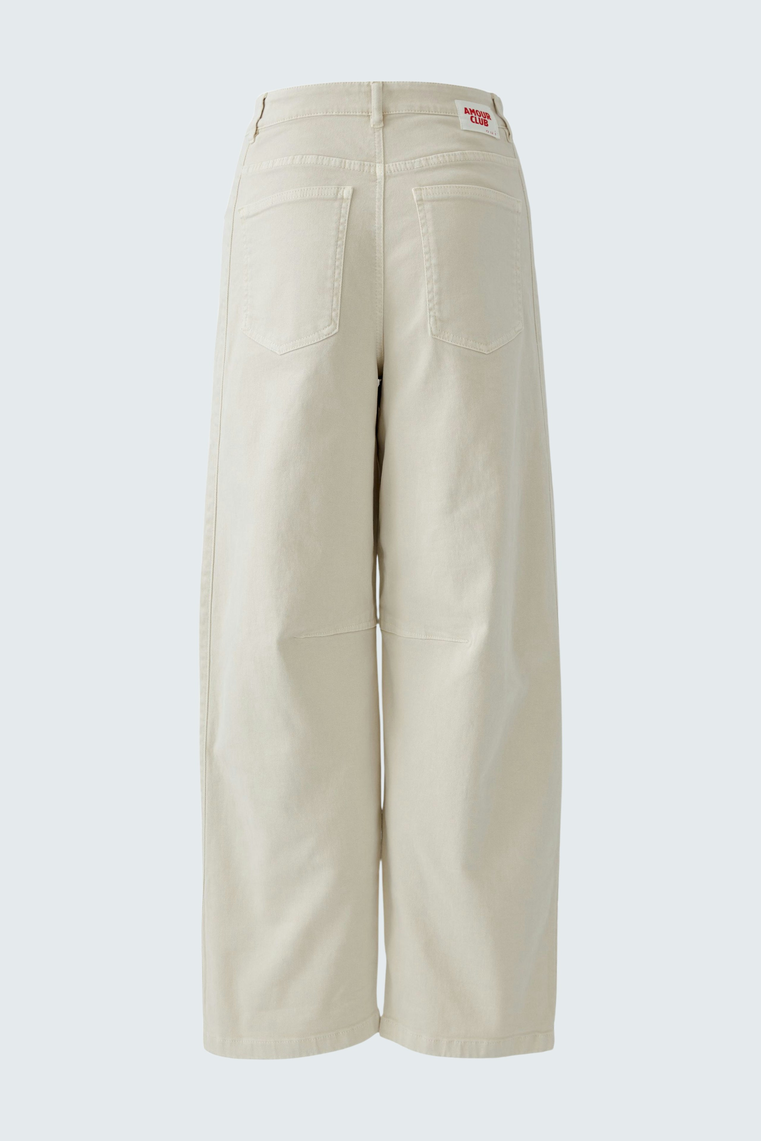 Casual women's jeans: Back view of wide-leg jeans with pockets, perfect for everyday wear.