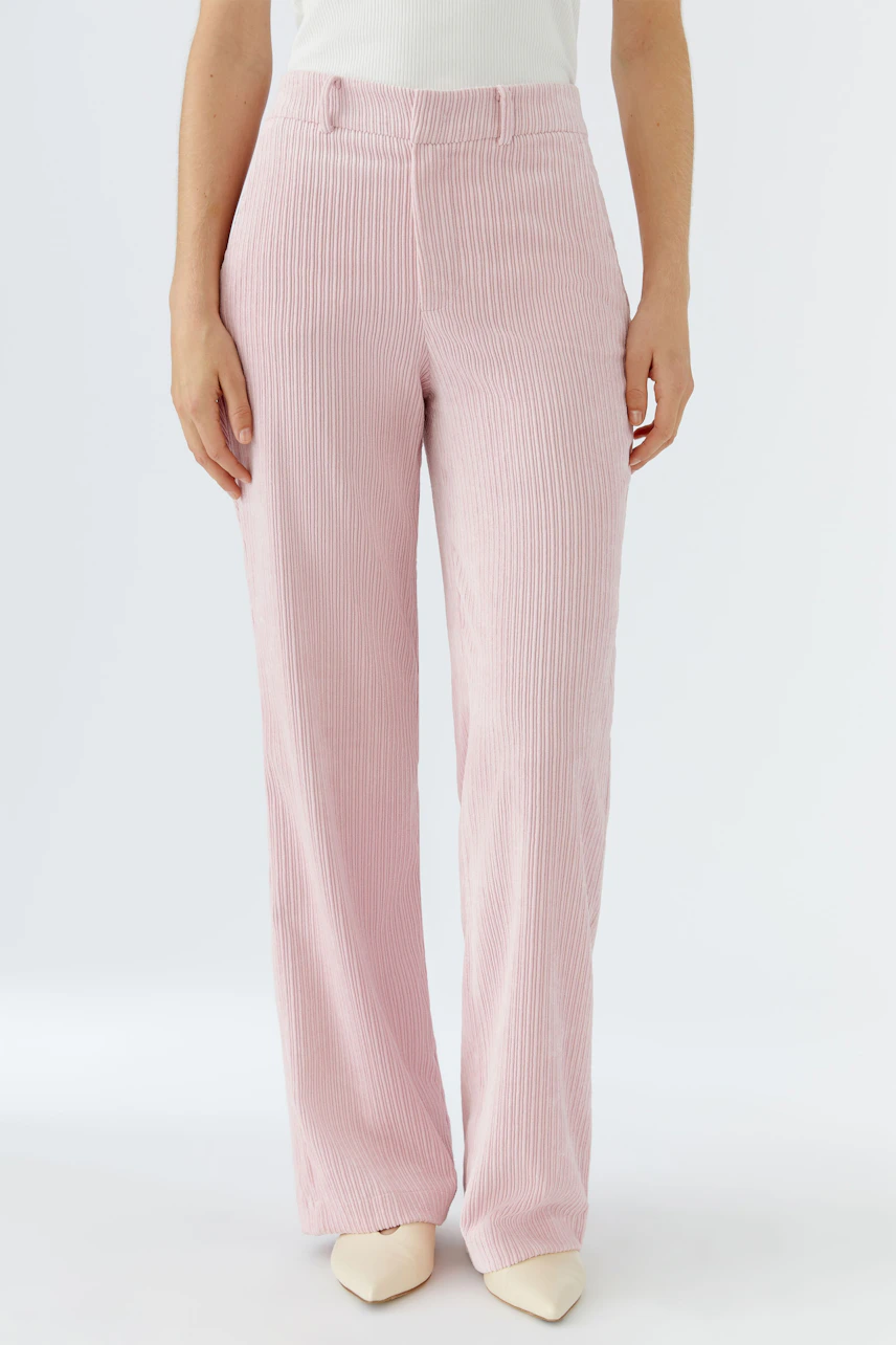 Casual women's cord pants in soft pink, featuring a relaxed fit and wide legs.