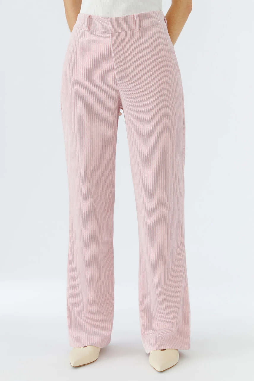 Casual women's cord pants in soft pink with a relaxed fit and wide legs.