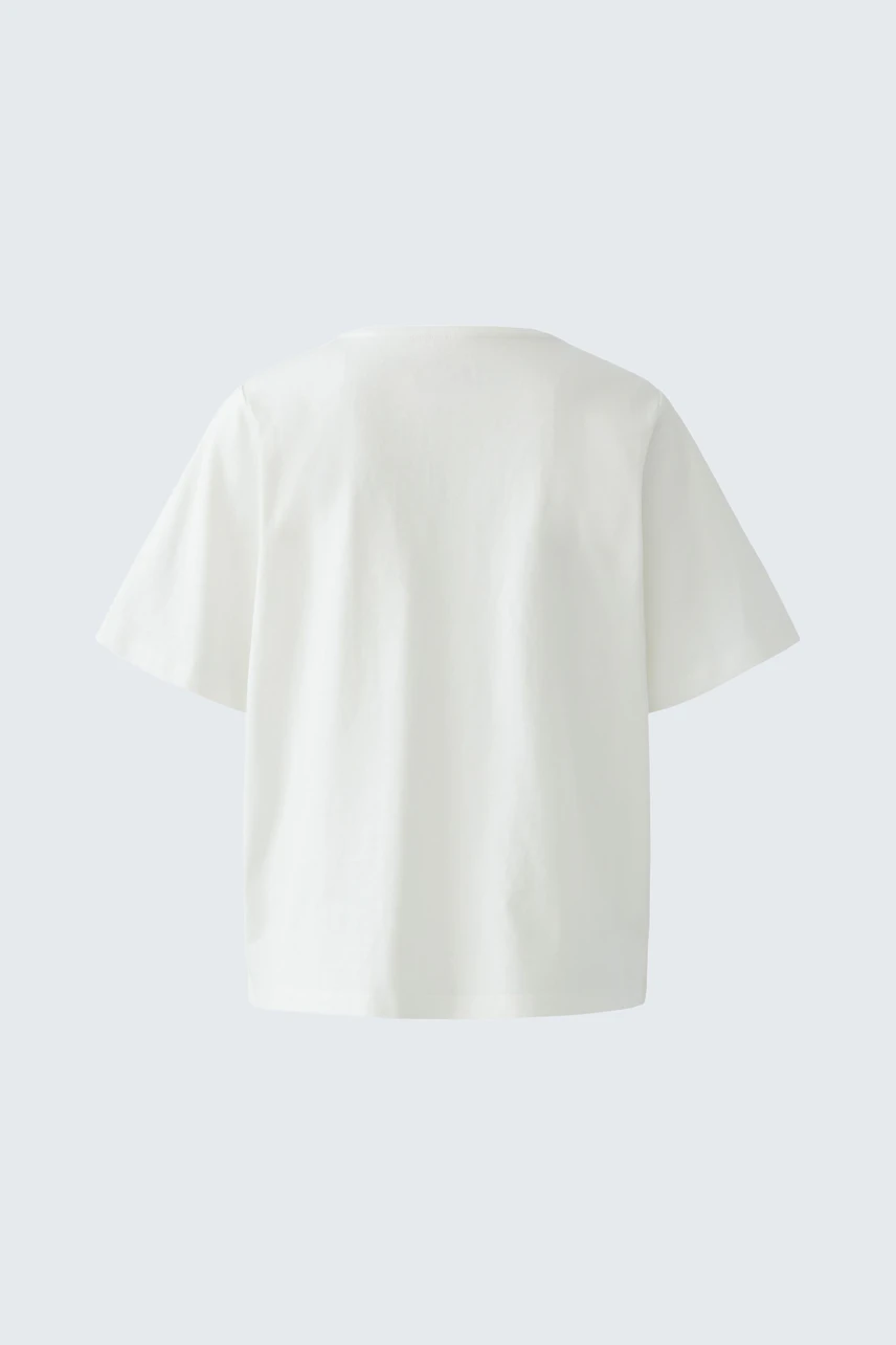 Casual women's T-shirt: Back view of a loose-fitting white tee with short sleeves.