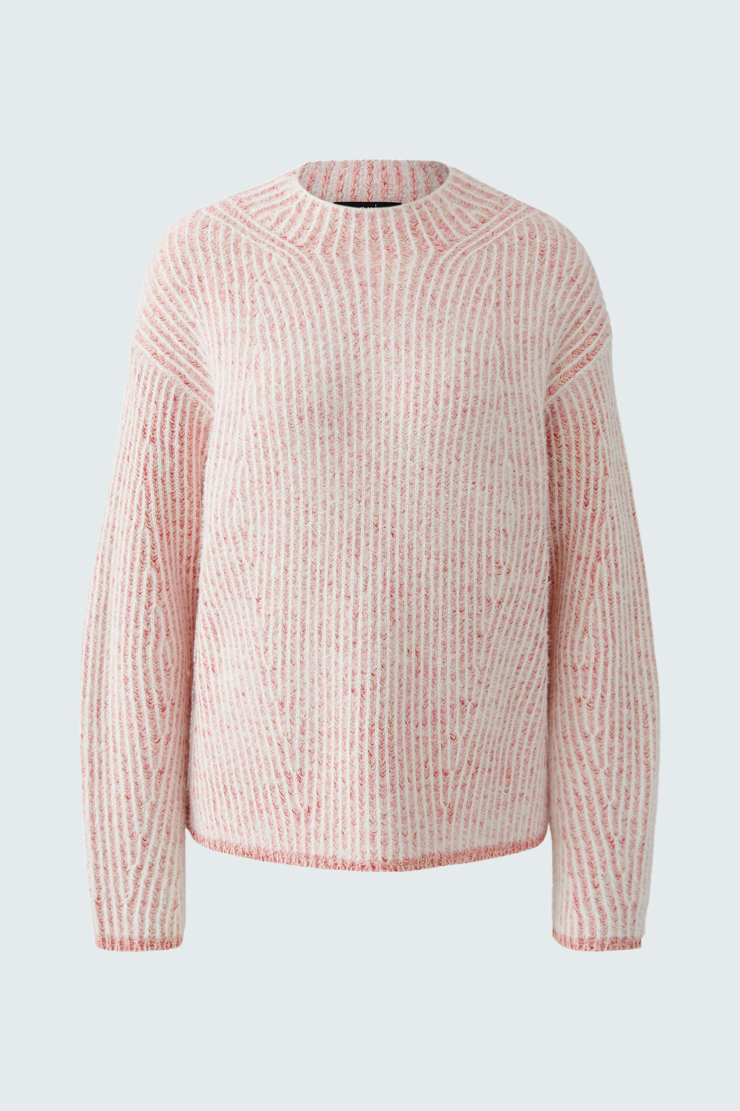 Cozy women's pullover in soft pink with a relaxed fit and textured knit design.