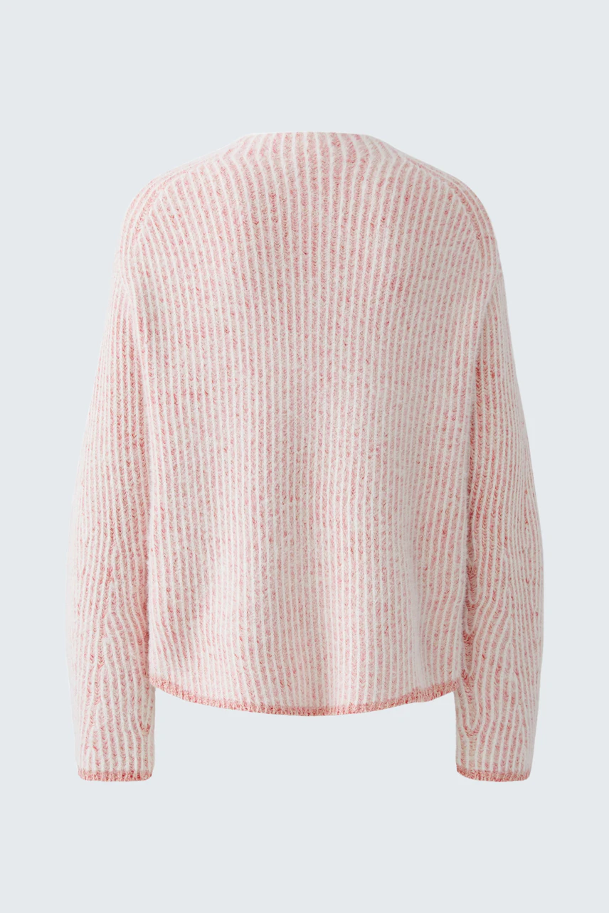 Casual women's pullover: Soft pink knit with a relaxed fit, perfect for everyday wear.